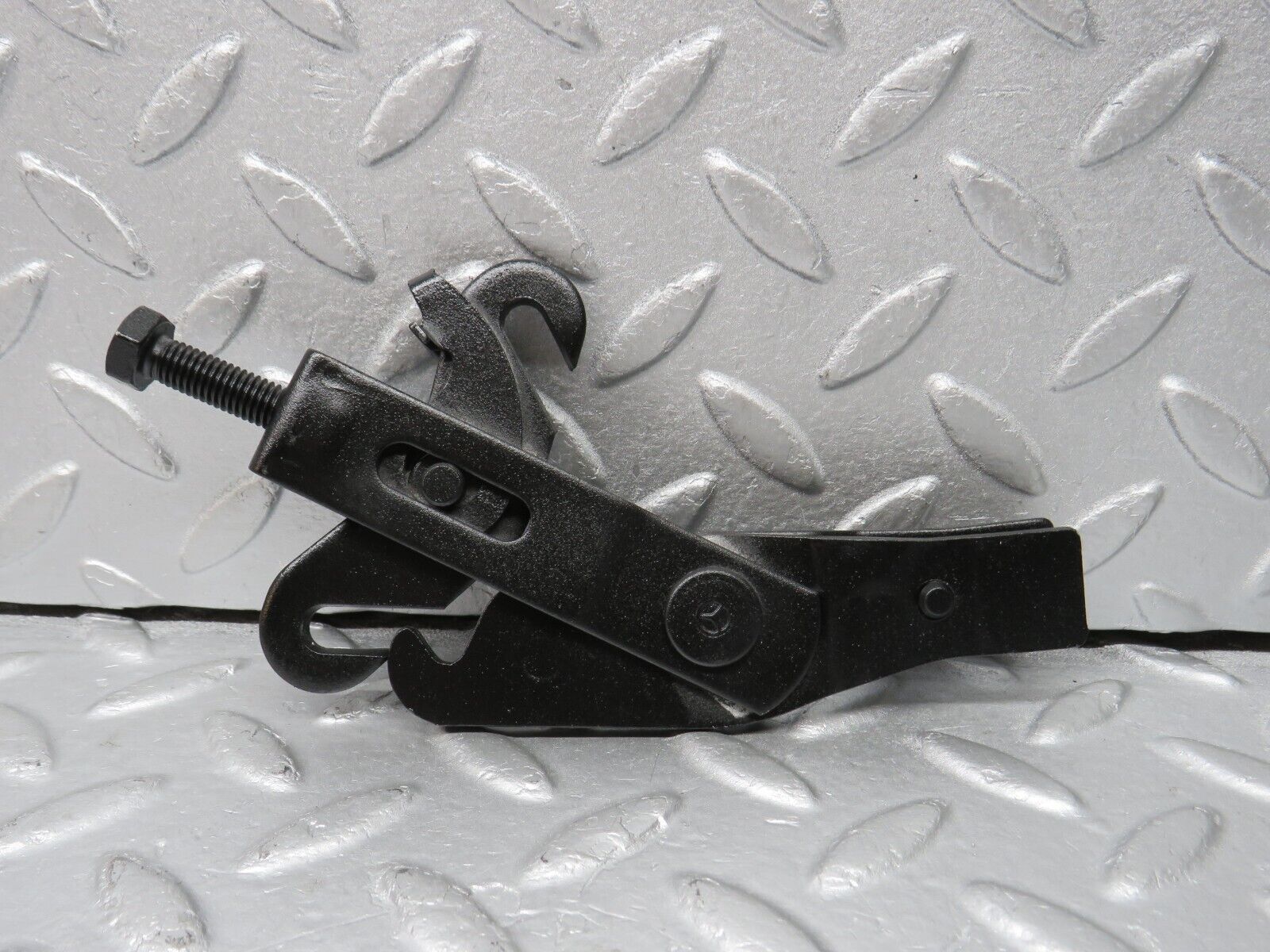 38942 Mercedes-Benz W201 190E 2.6L Handbrake Adjusting Handbrake Regulator