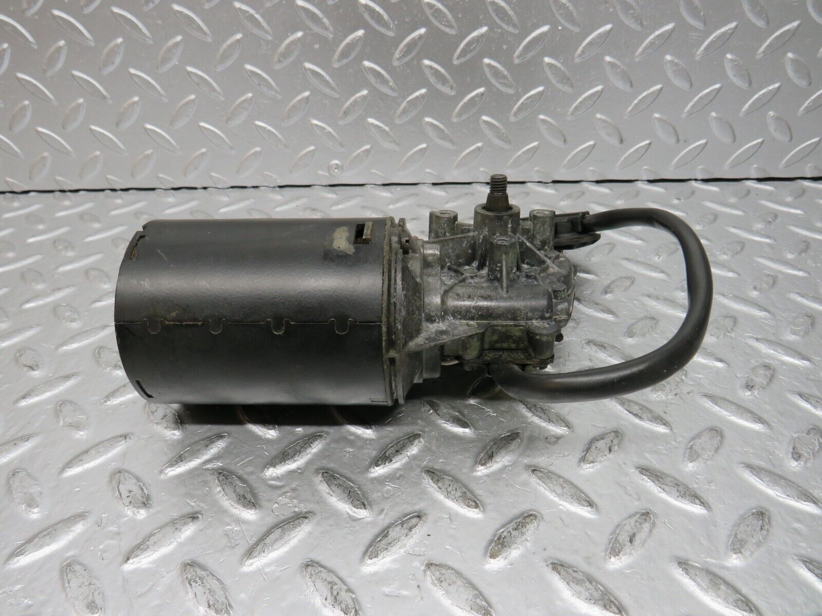 0534 Mercedes-Benz W123 230E Wiper Motor Bosch