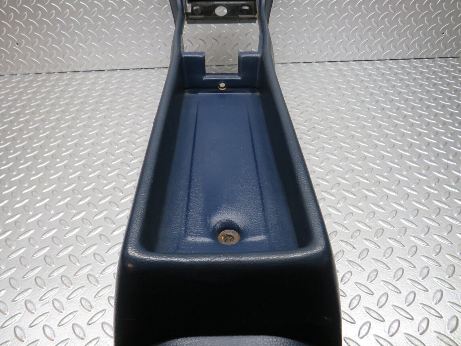 31132 Mercedes-Benz W123 200D Centre Console Blue