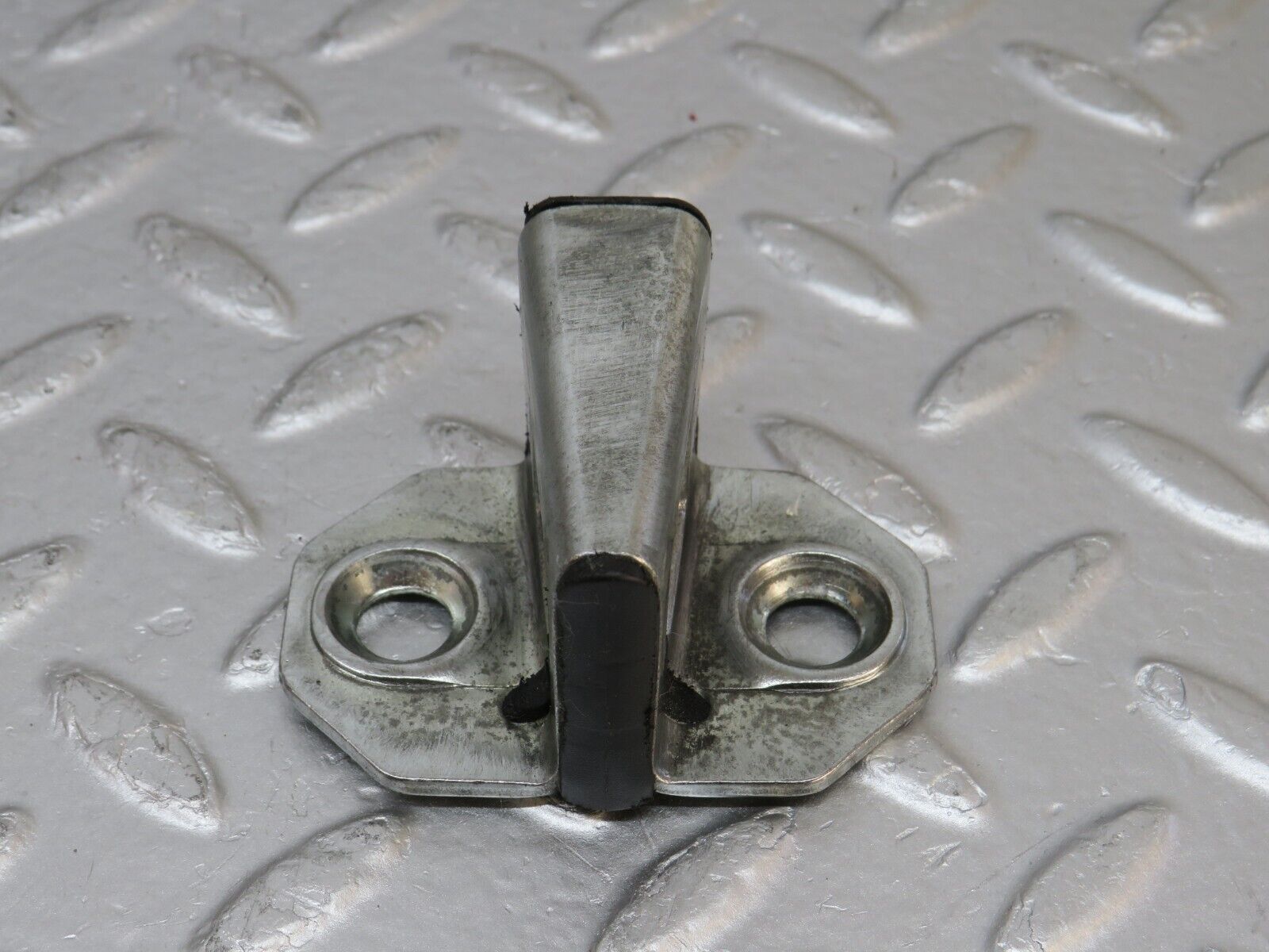 33373 Mercedes-Benz W202 C180 Door Lock Latch