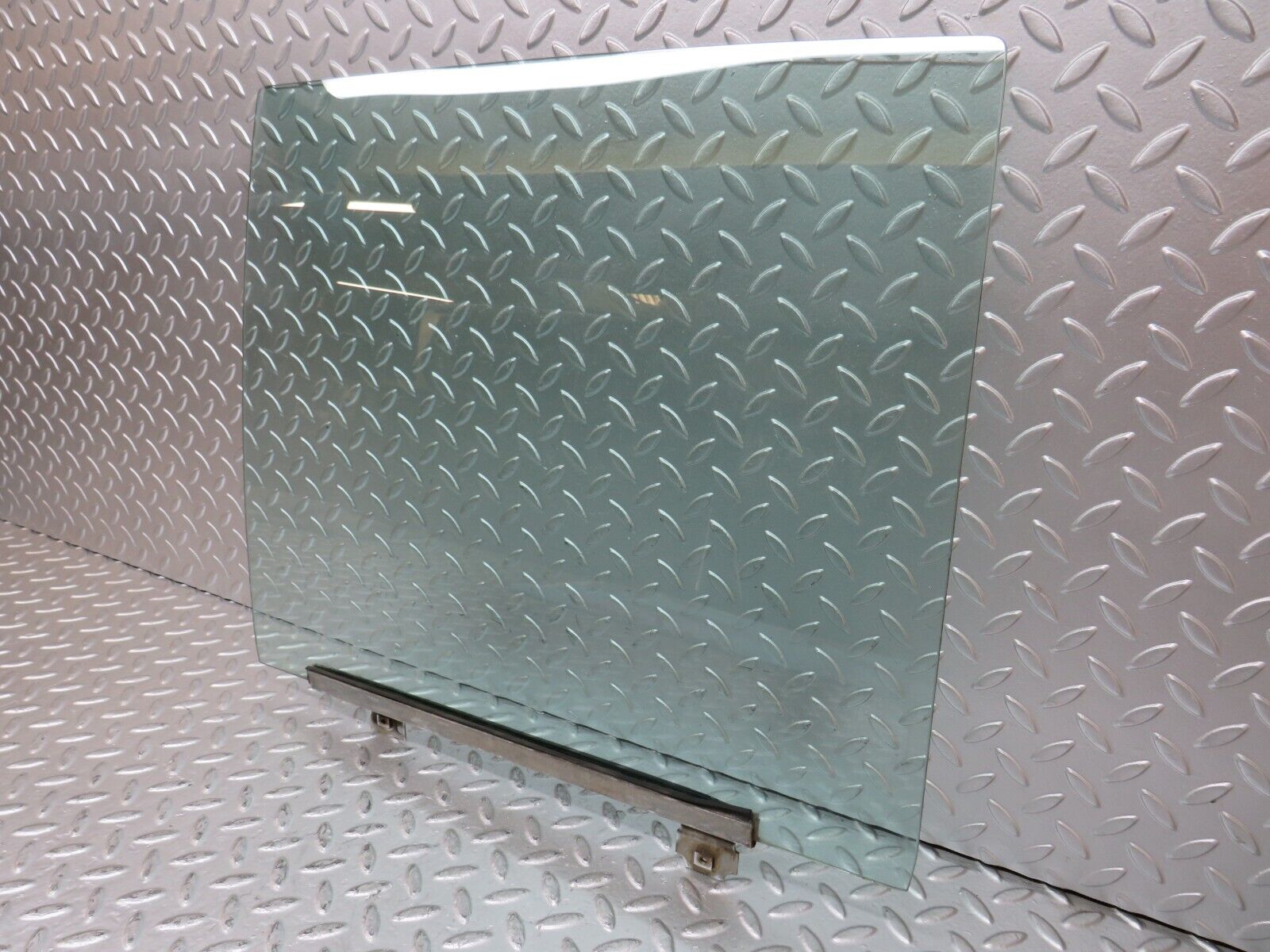 26168 Mercedes-Benz W116 450SE Rear Left Door Window Glass