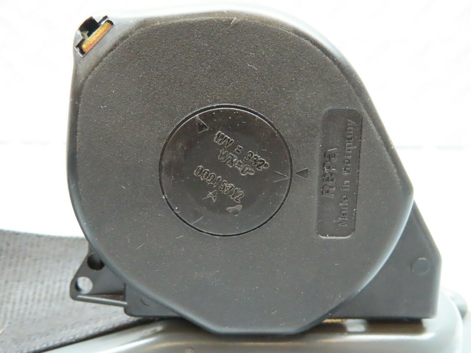 3903 Mercedes-Benz S123 200T Wagon Front Left Seat Belt 1238604186