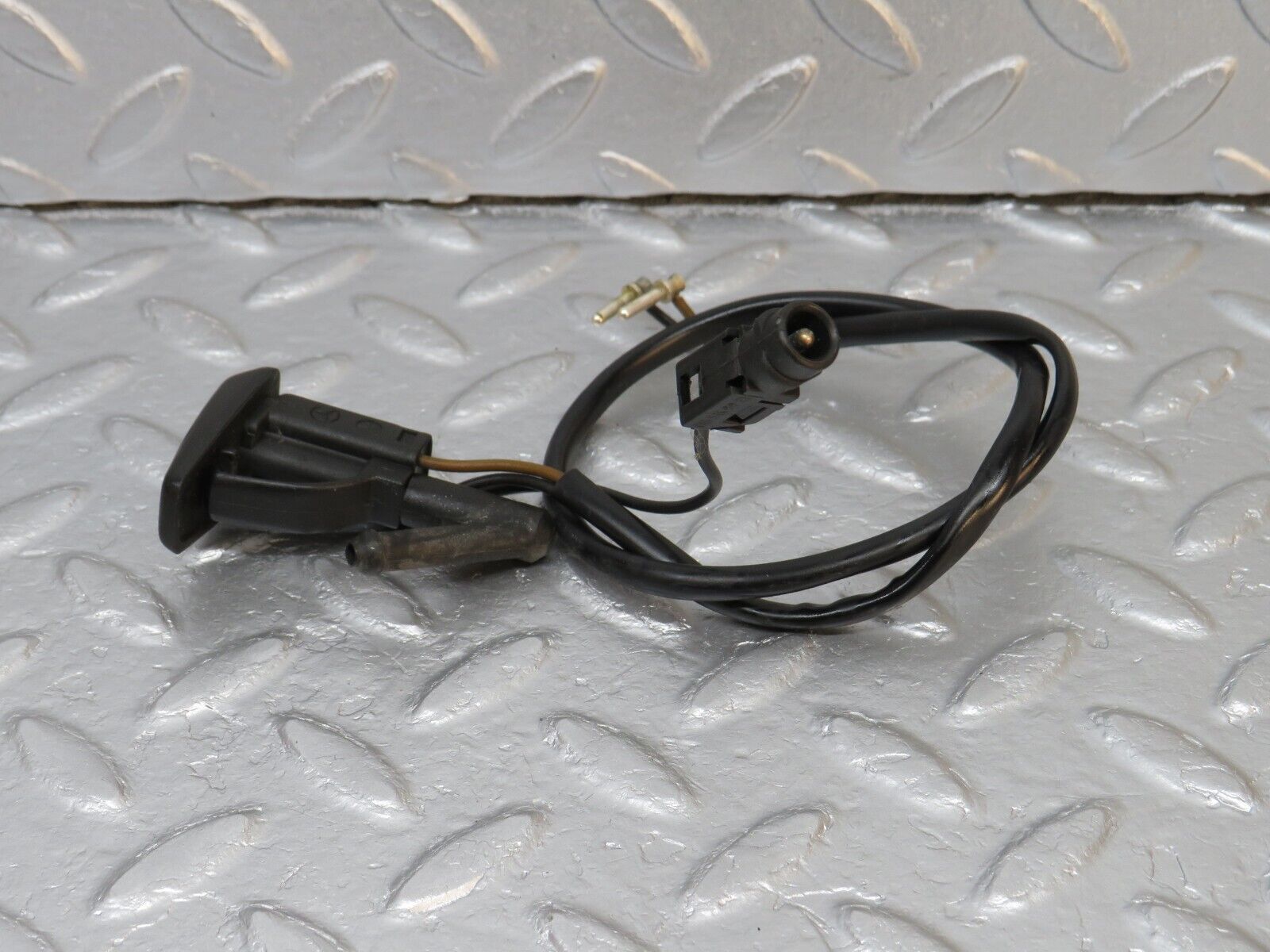 39740 Mercedes-Benz R129 320SL Coupe Windscreen Washer Nozzle