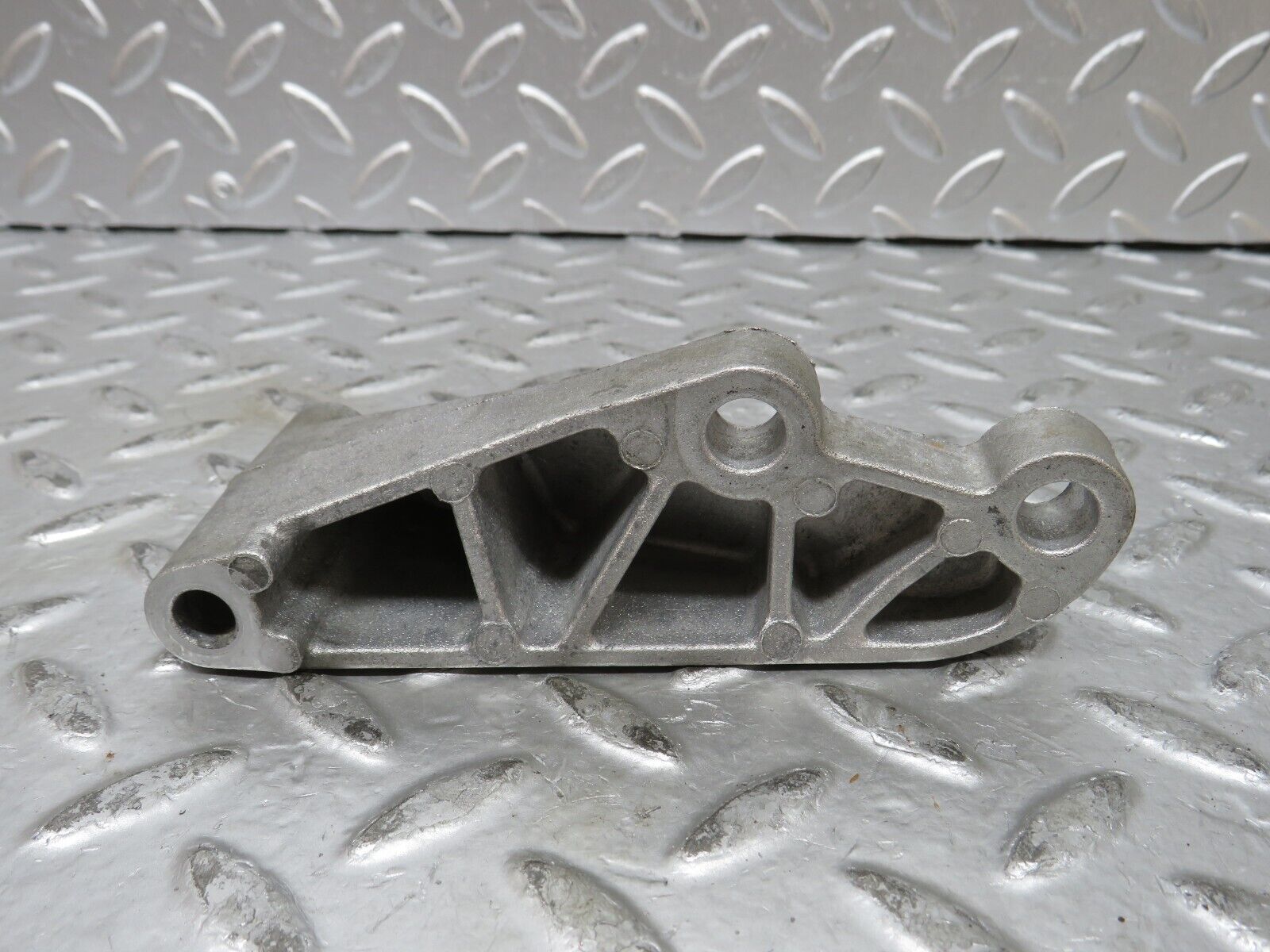 27395 Mercedes-Benz W123 280E Power Steering Pump Bracket 1104663141