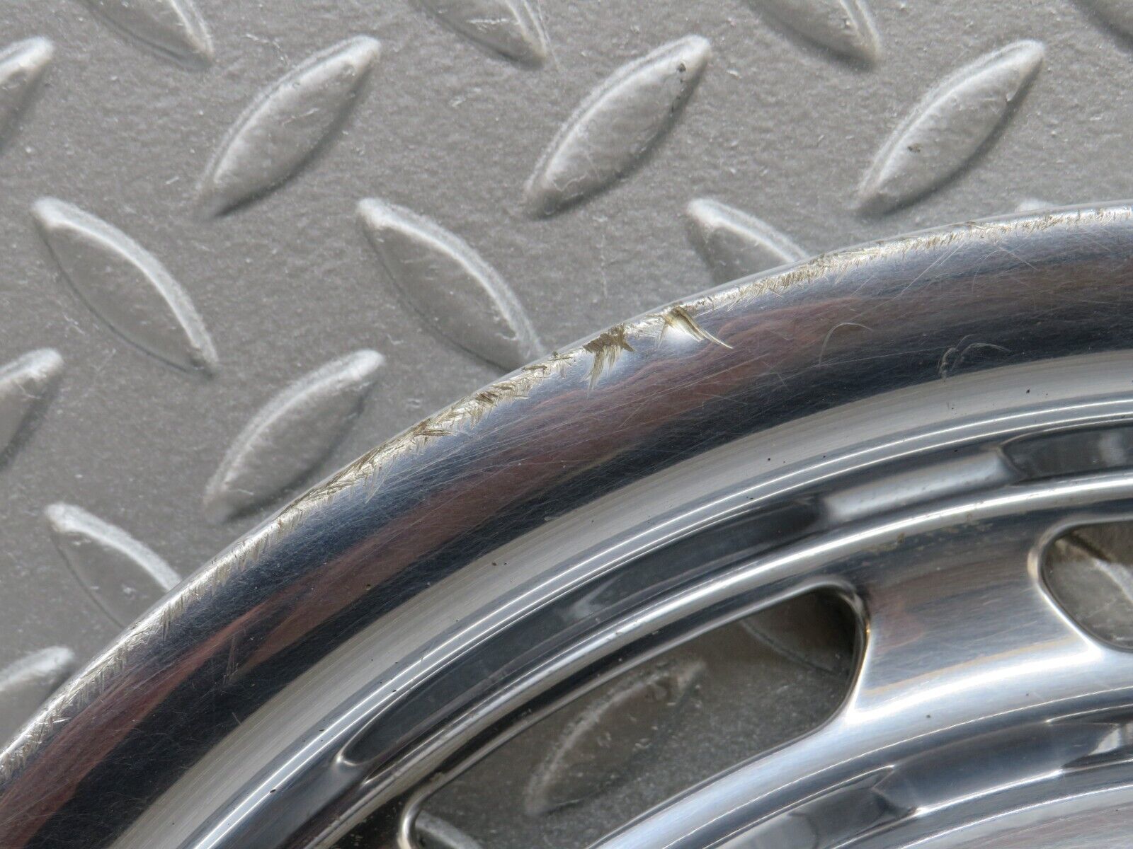 37464 Mercedes-Benz W109 300SEL Wheel Hub Cap 14"