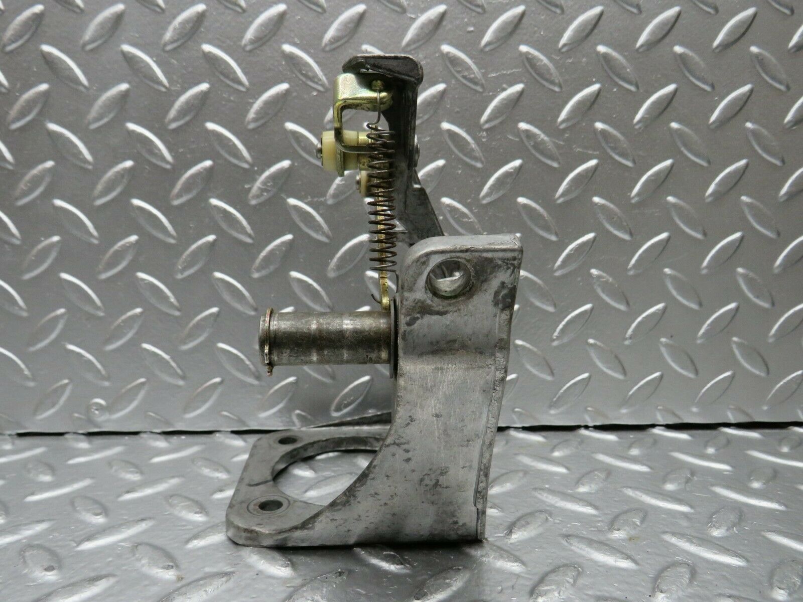 22516 Mercedes-Benz C124 E220 Coupe Brake Pedal Bracket 1242900919