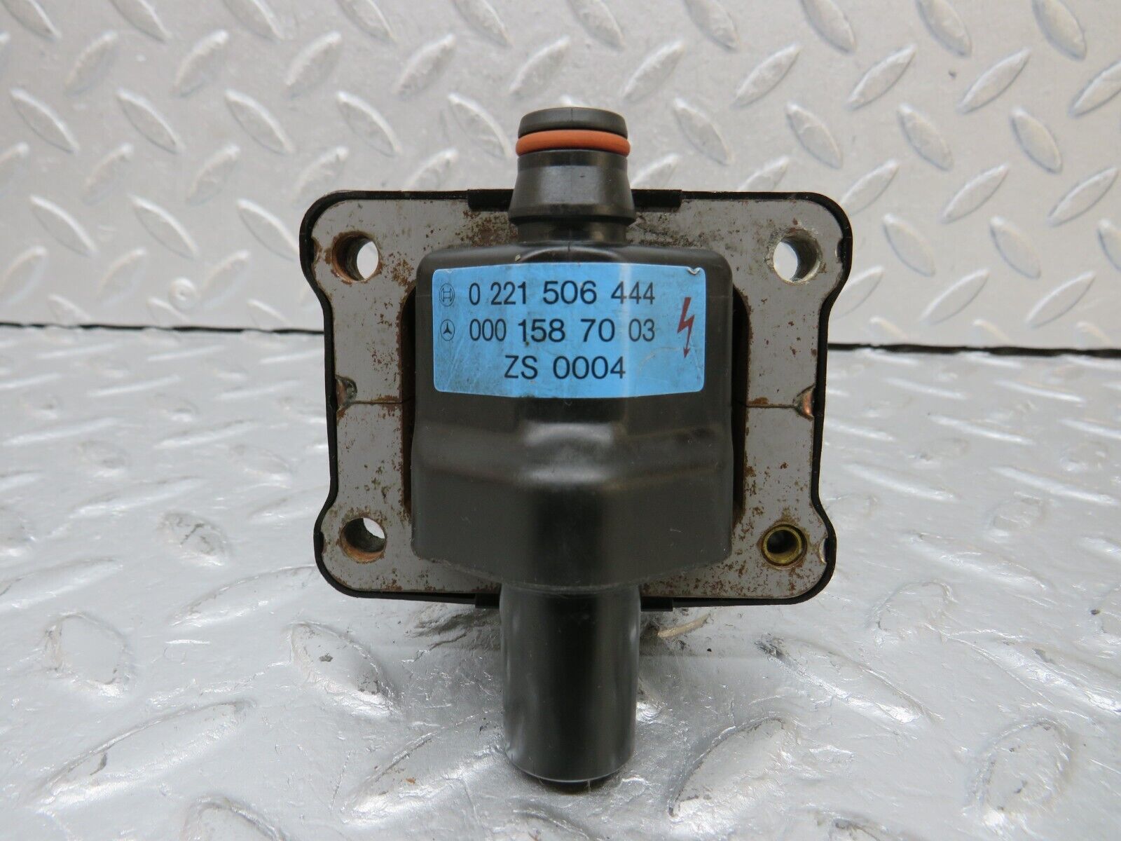 38082 Mercedes-Benz A124 320E Cabriolet Ignition Coil 0221506444 0001587003