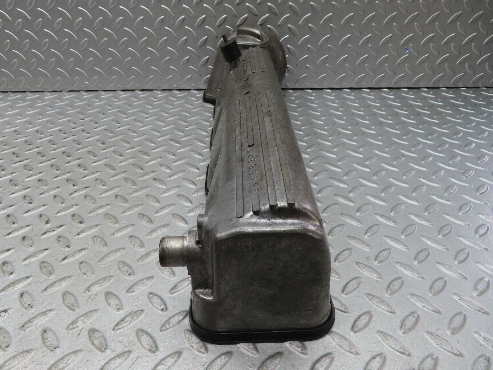 17756 Mercedes-Benz W116 450SEL Cylinder Head Valve Cover Right Side