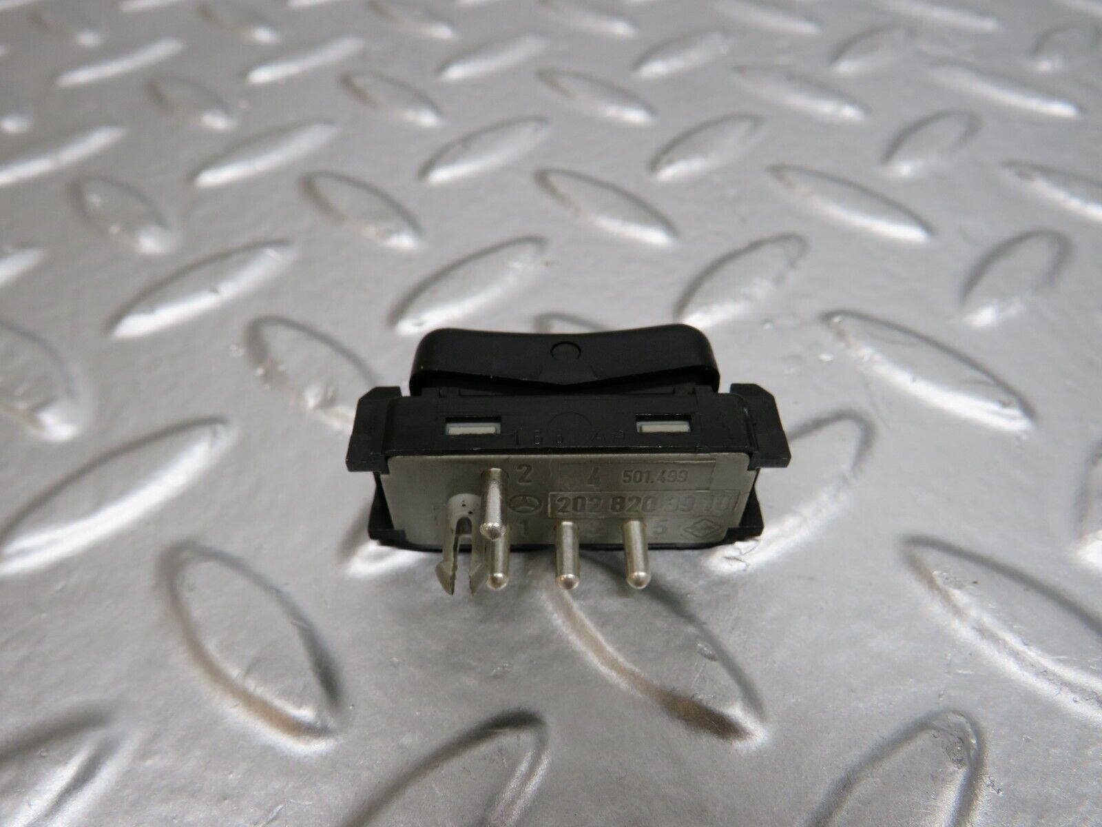 24672 Mercedes-Benz W140 S320 Central Locking Switch 2028203910