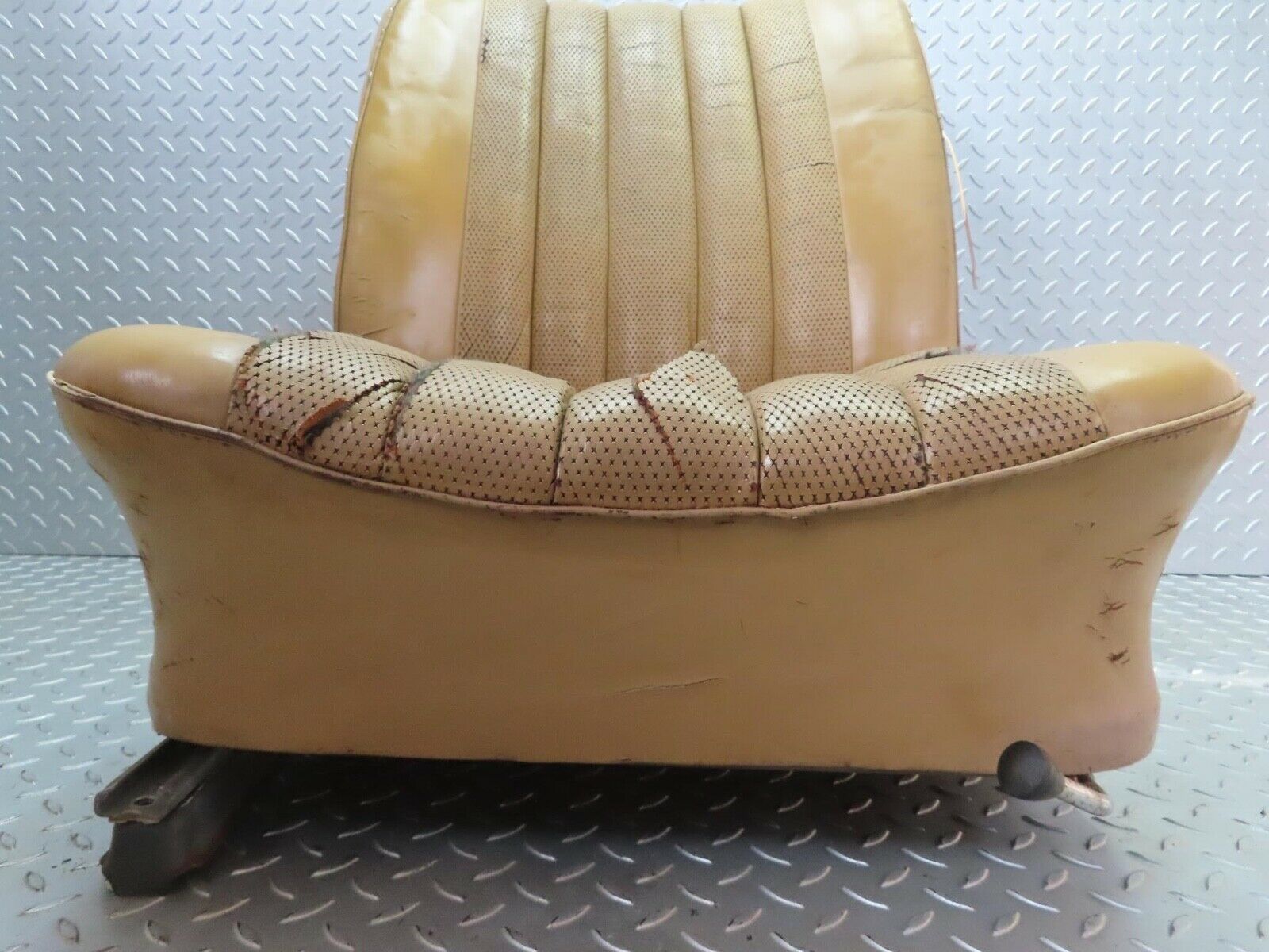12841 Mercedes-Benz W111 220SE Front Right Passenger Seat Caramel