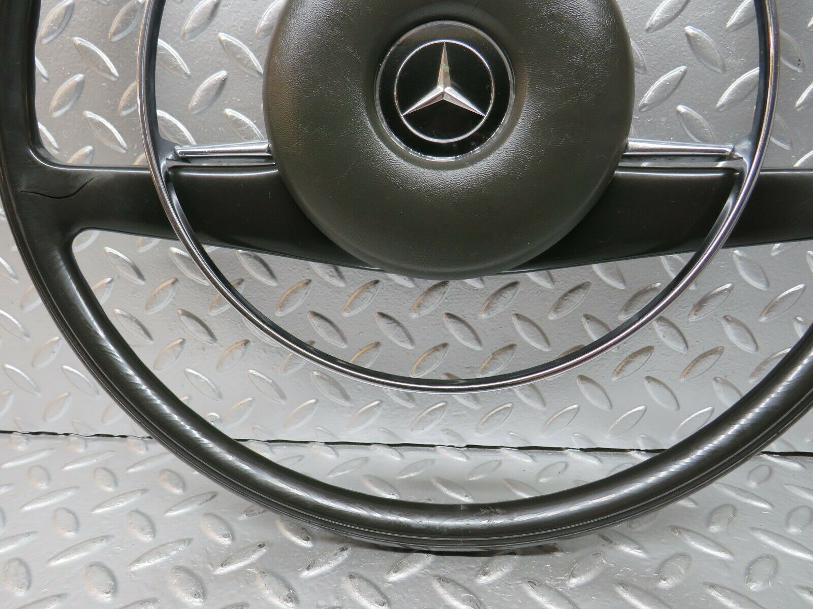 24529 Mercedes-Benz W108 Steering Wheel