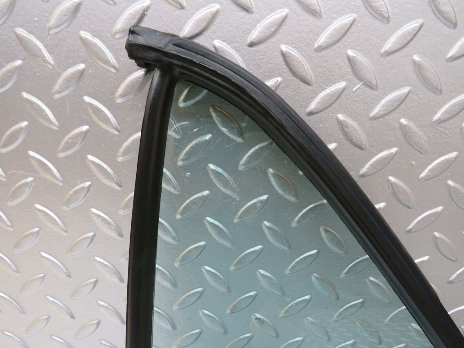 25468 Mercedes-Benz W123 200 Rear Left Quarter Window 1237350124