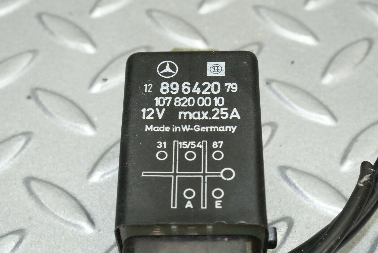 2512 Mercedes-Benz W116 350SE Rear Heated Window Relay 1078200010