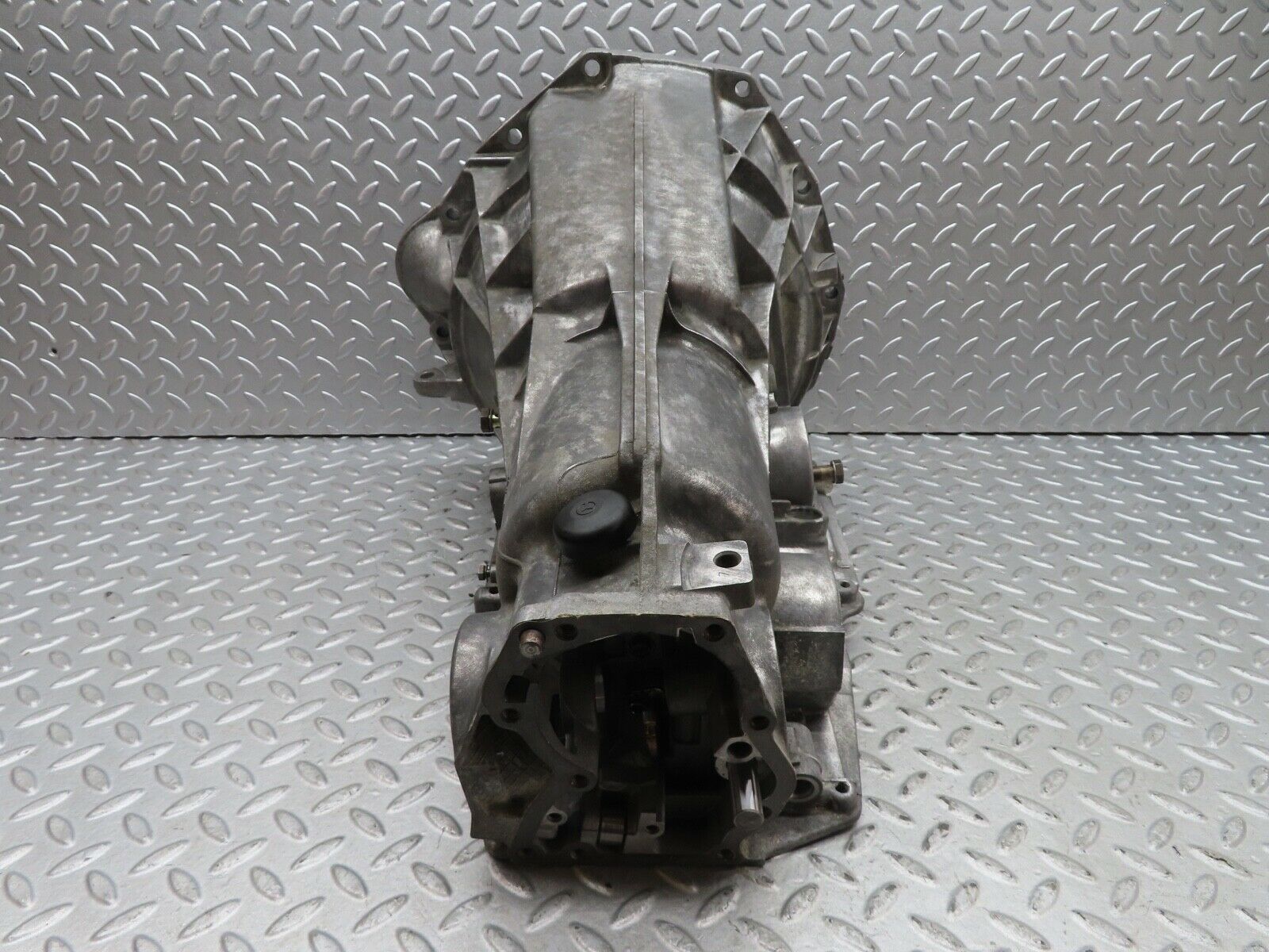 17849 Mercedes-Benz W123 230E Automatic Transmission Housing 1232705201