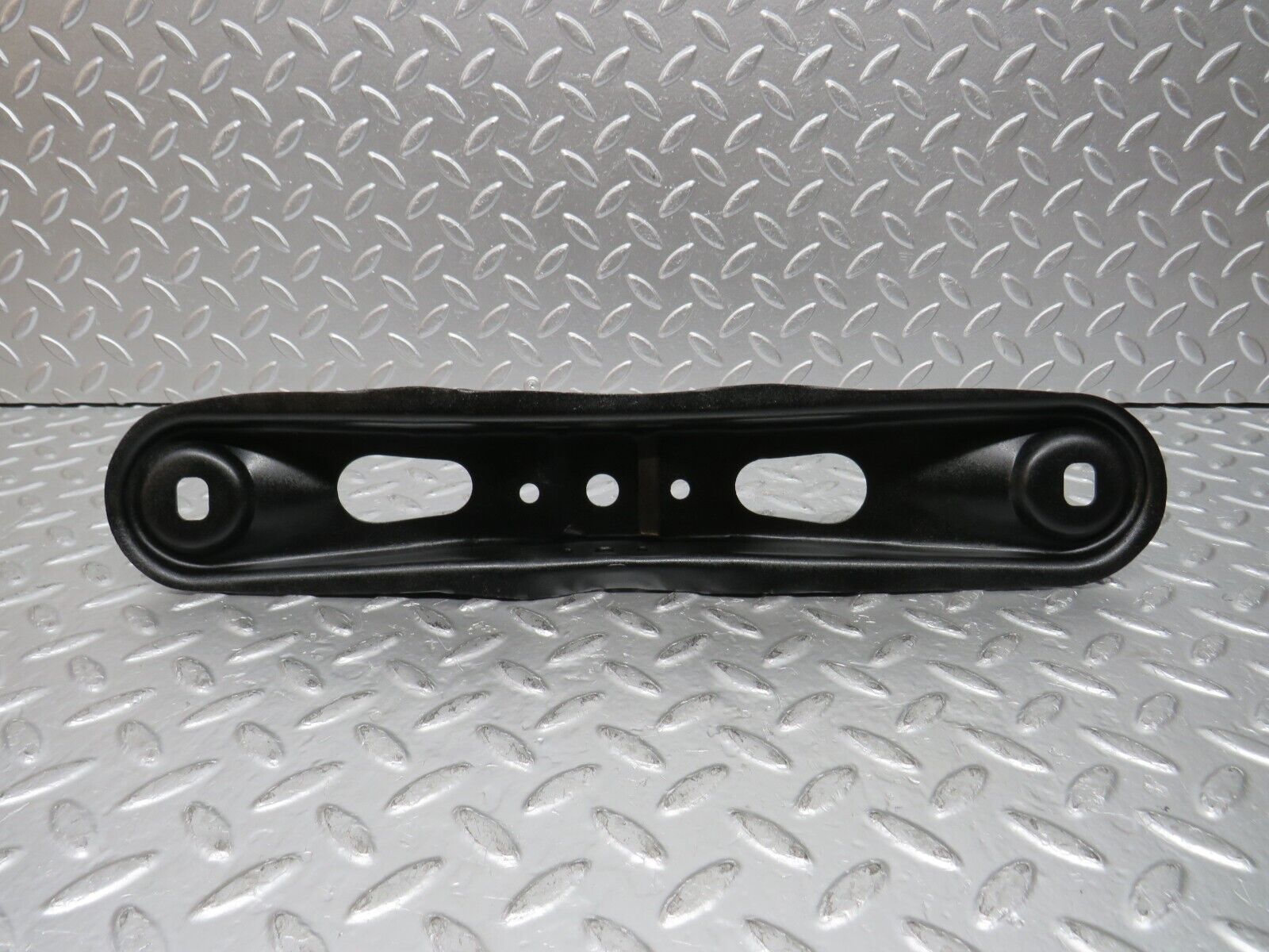 31121 Mercedes-Benz W123 200D Gearbox Mount Bracket