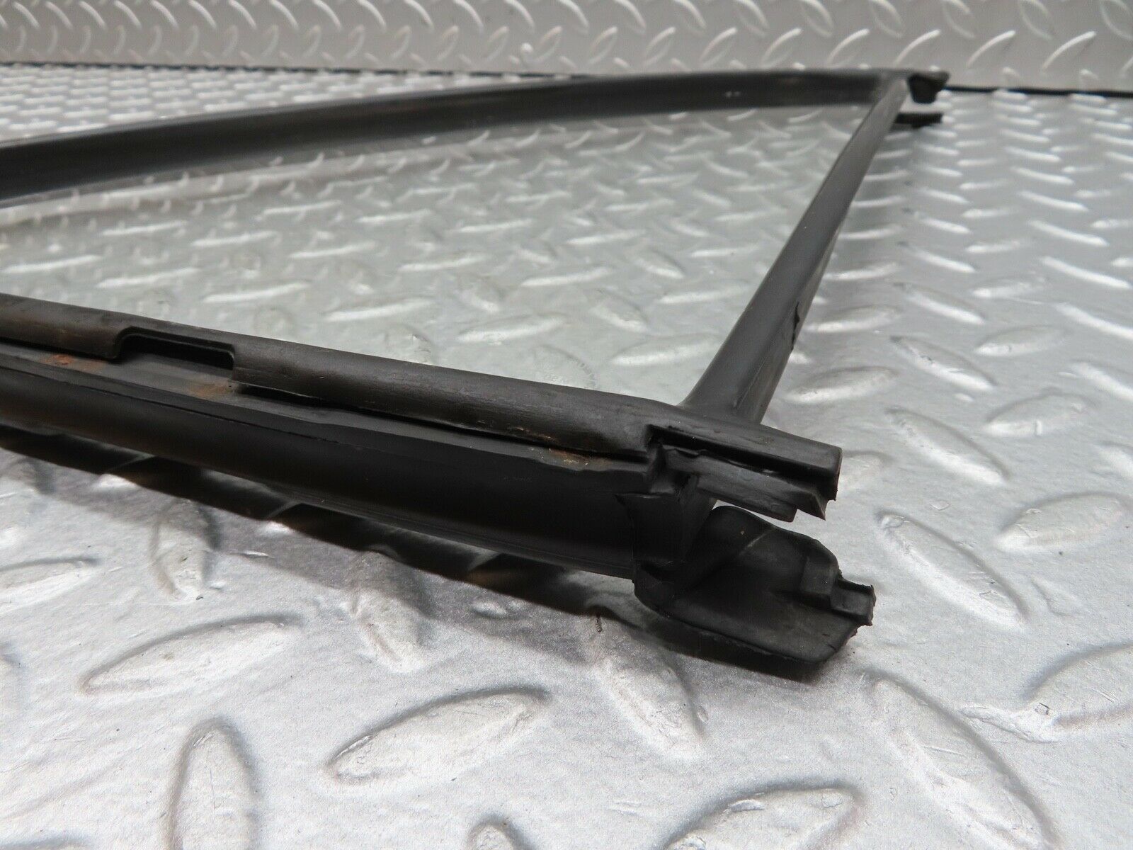 18075 Mercedes-Benz W123 200 Rear Right Quarter Window Glass 1237350224