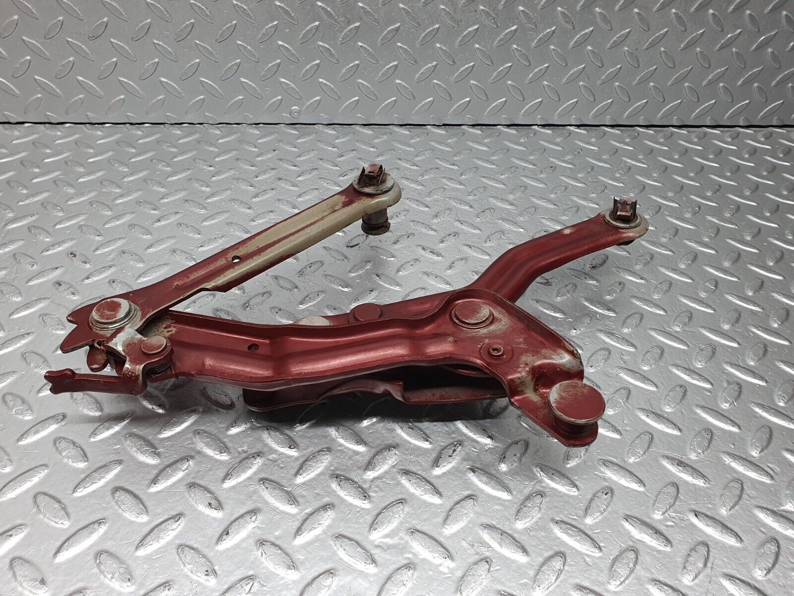 41005 Mercedes-Benz W126 300SE Bonnet Hinge Right Side