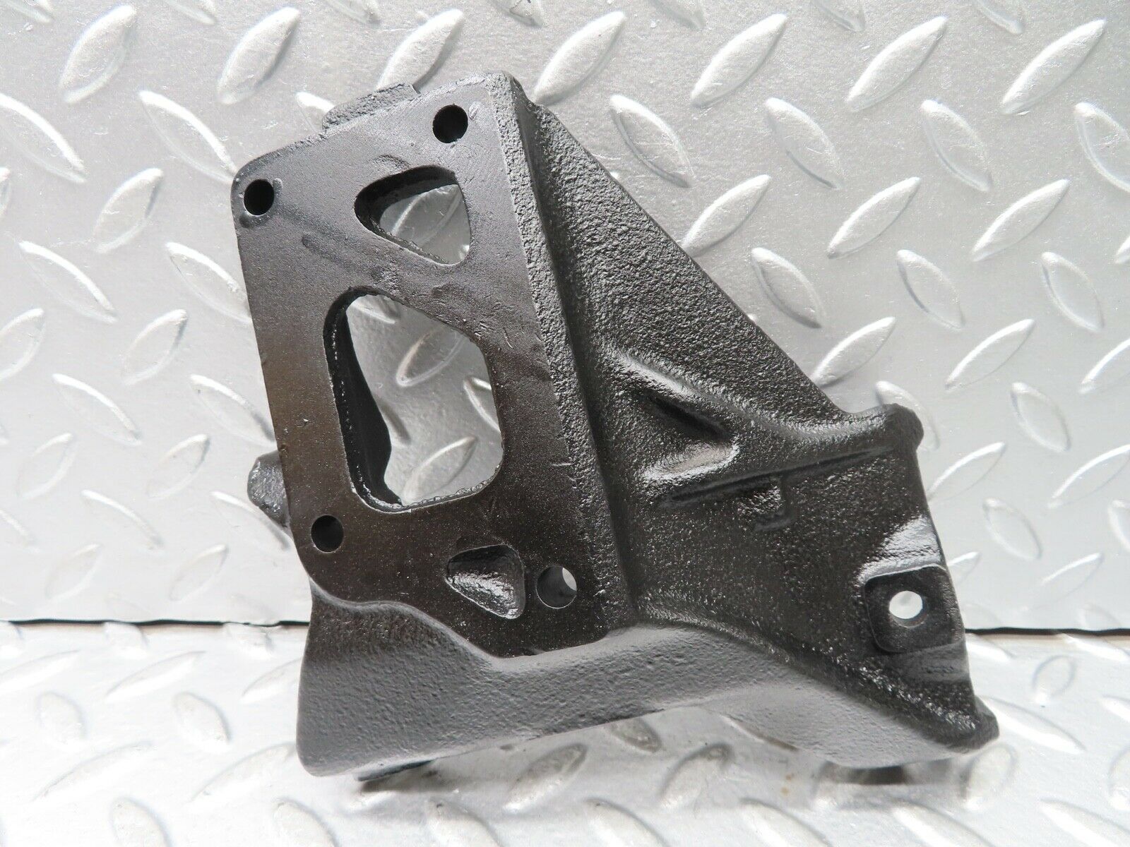 20376 Mercedes-Benz W114 280CE Coupe Alternator Generator Bracket 1101550335