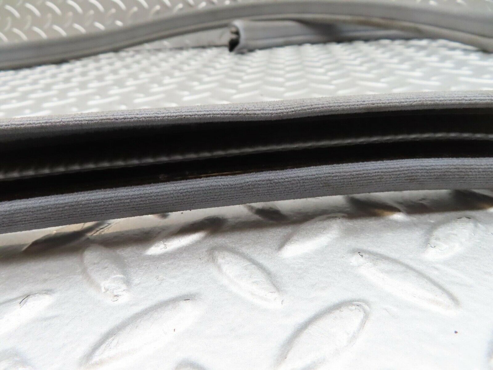 15019 Mercedes-Benz W140 S320 Front Right Door Seal