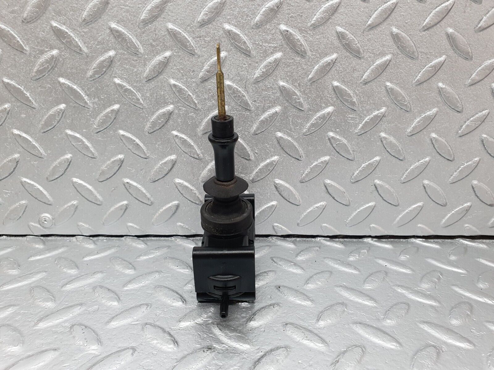 41512 Mercedes-Benz W124 200E Rear Door Lock Vacuum Actuator 0008007975