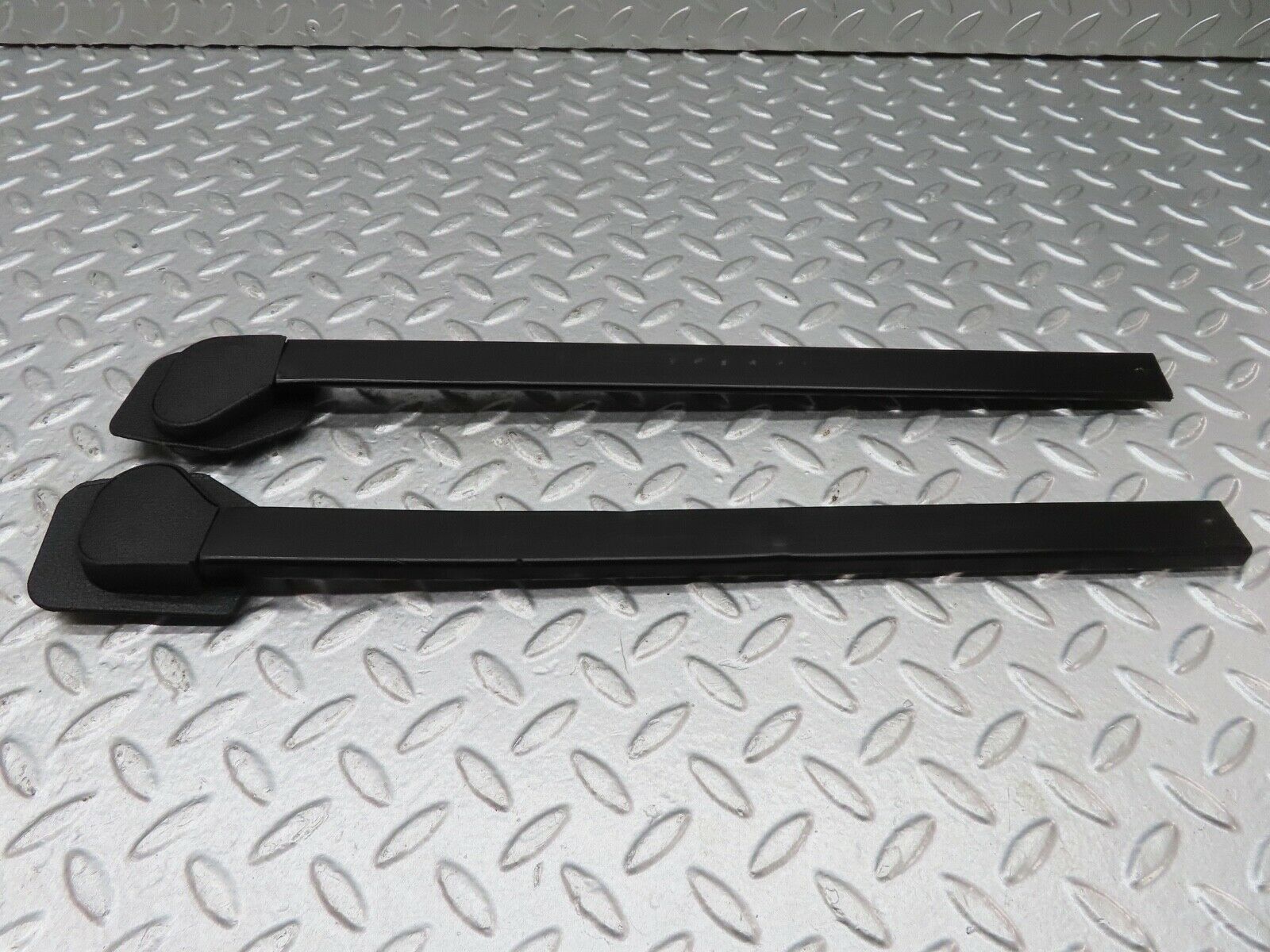 18148 Mercedes-Benz W123 200 Seat Belt Runner