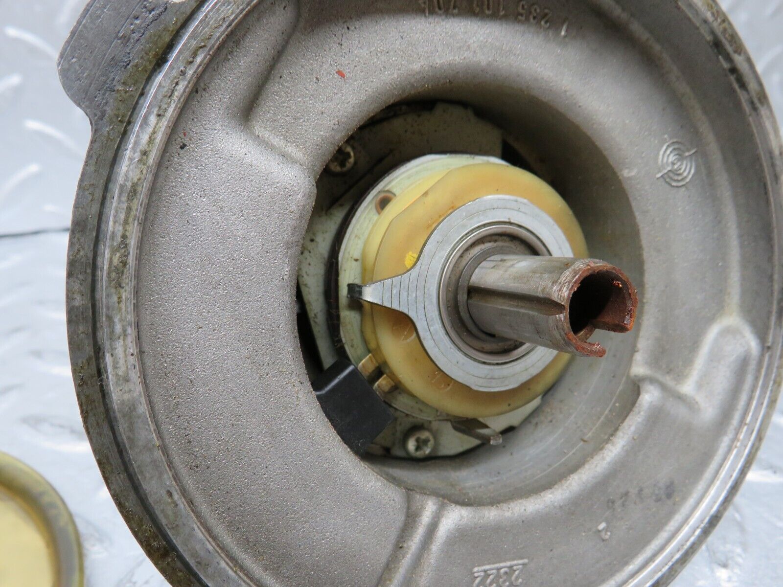 36262 Mercedes-Benz W126 420SE Ignition Distributor Bosch 0031584401 023750500