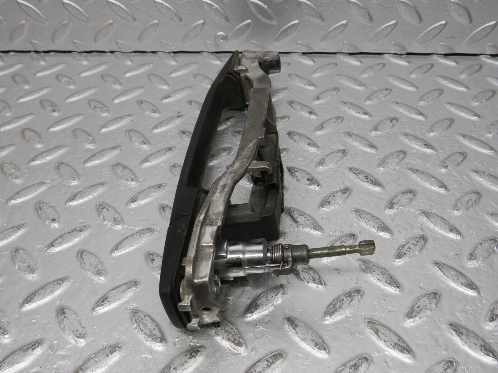 31514 Mercedes-Benz S124 220TE Front Left Exterior Door Handle No Key