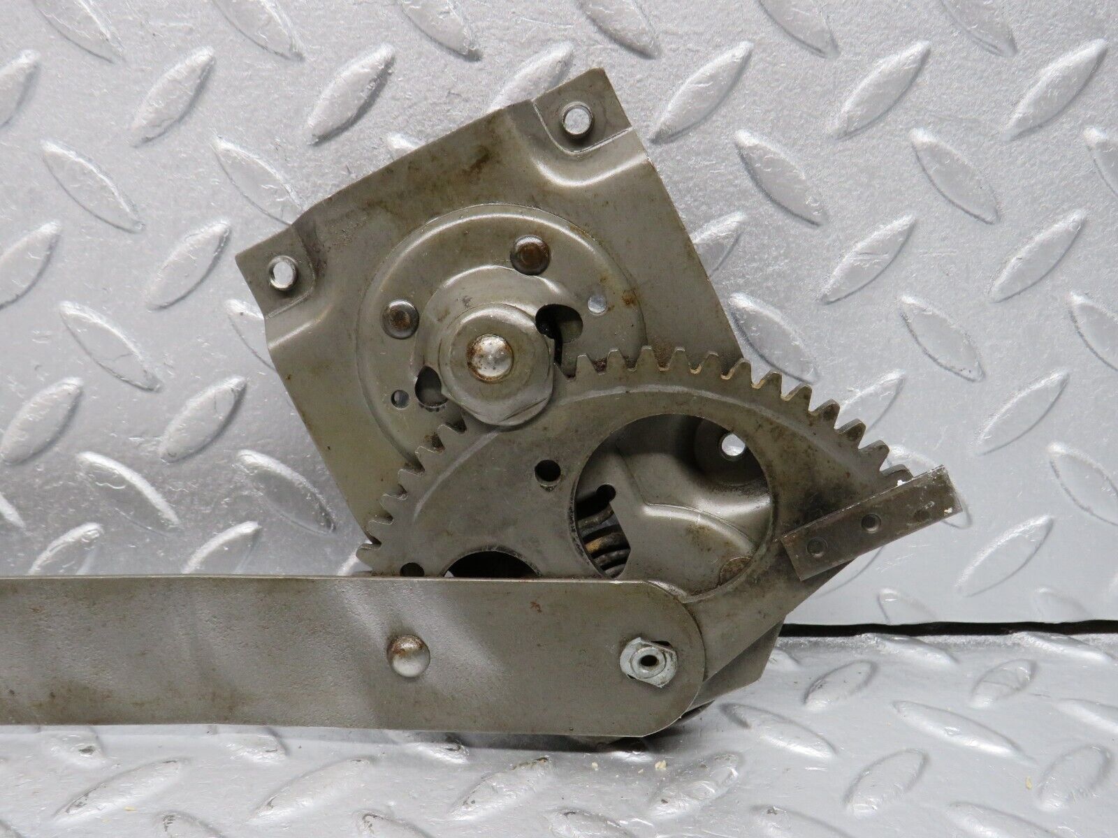 40463 Mercedes-Benz W110 230 Rear Right Door Window Regulator