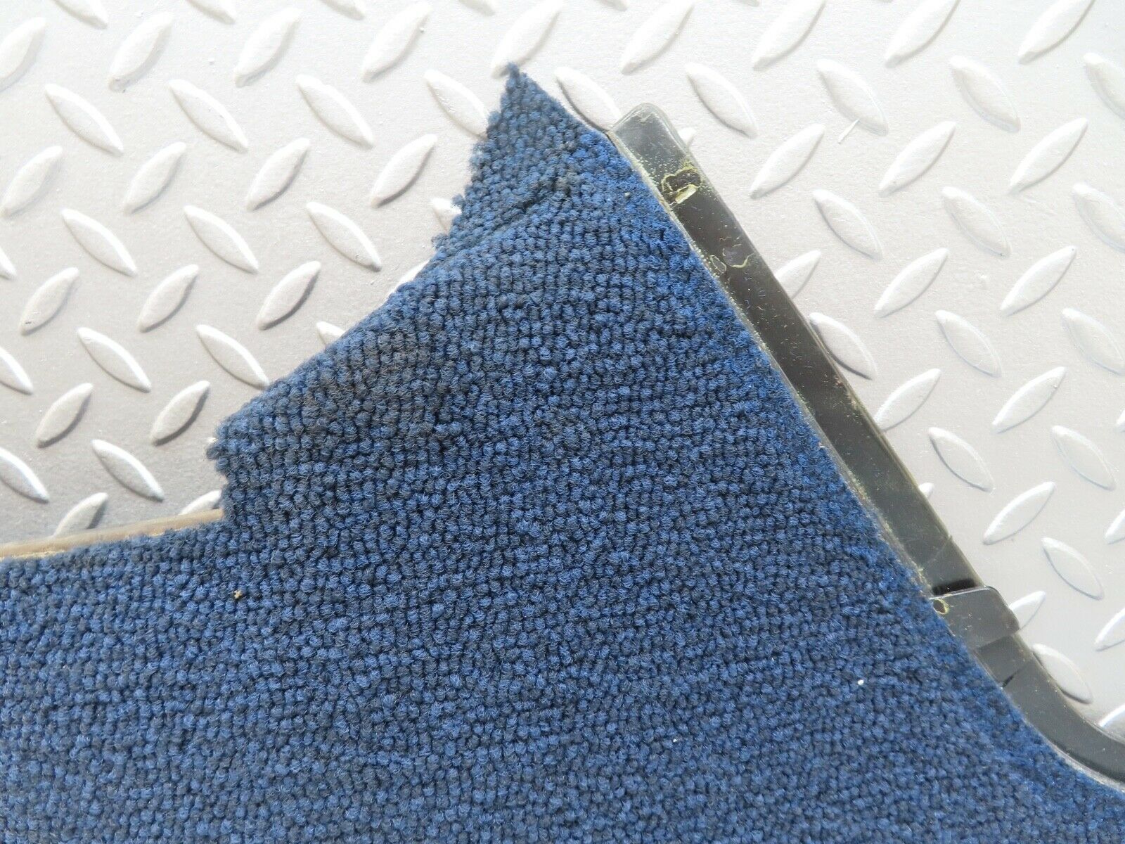 18133 Mercedes-Benz W123 200 Centre Console Carpet Blue Left Side