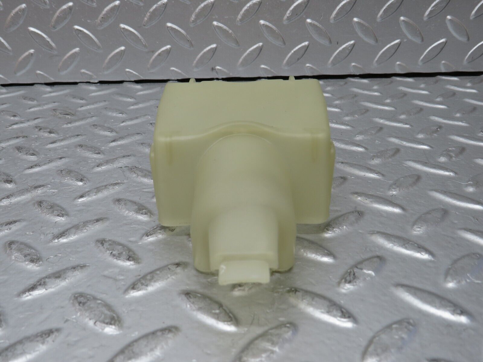 30284 Mercedes-Benz W124 230E Rear Door Lock Vacuum Actuator Cover 1248050590