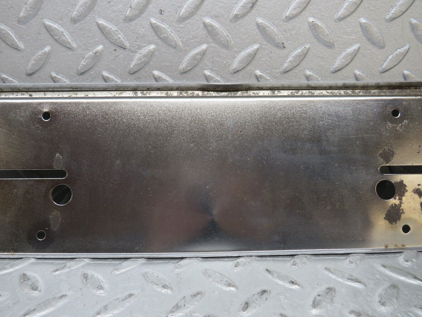 37385 Mercedes-Benz W109 300SEL Rear number Plate Holder Chrome