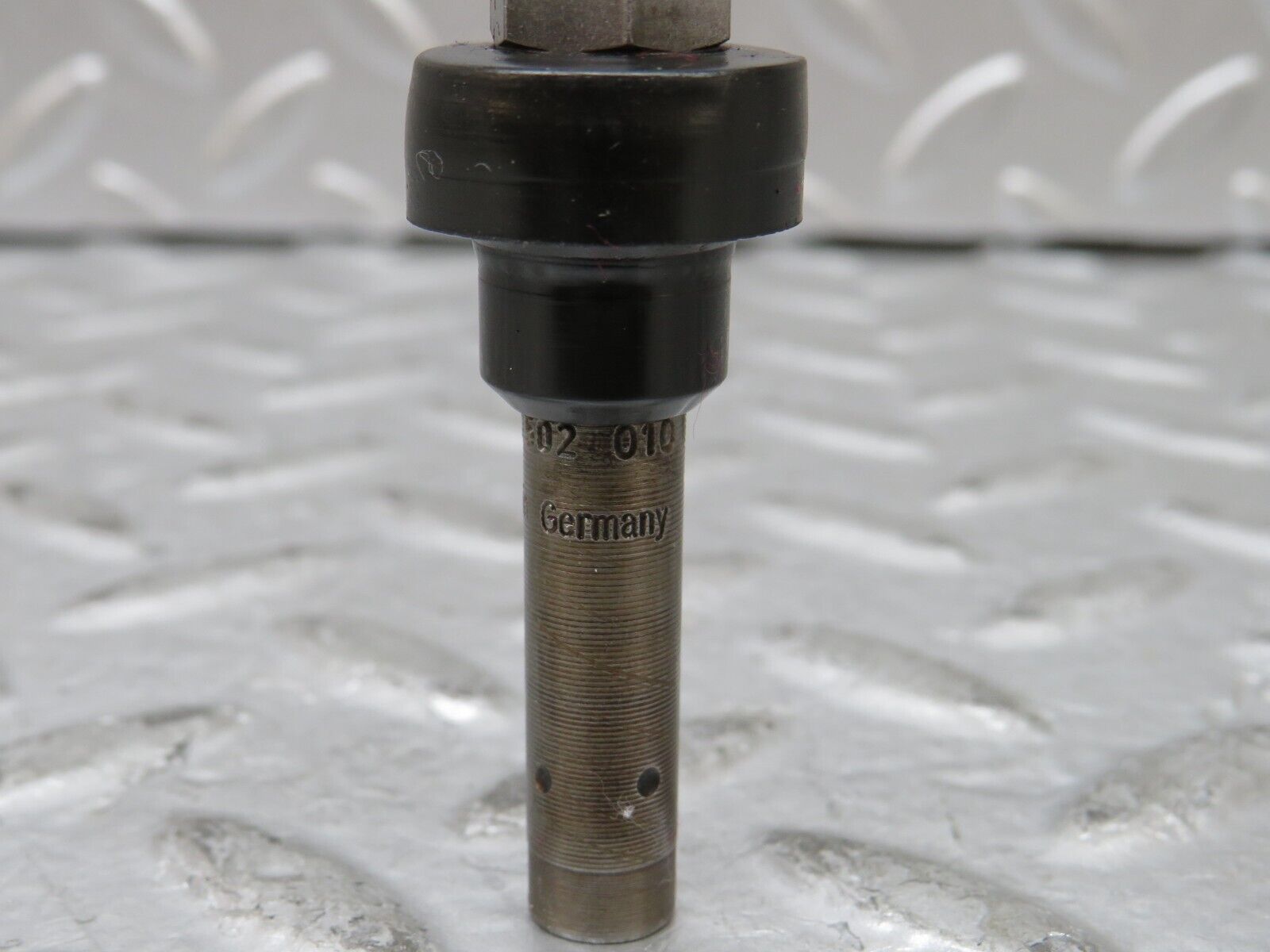 27426 Mercedes-Benz W123 280E Fuel Injector Bosch 0437502010