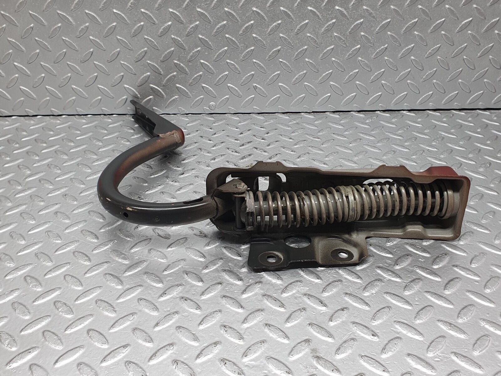 41191 Mercedes-Benz W126 300SE Trunk Hinge Left Side