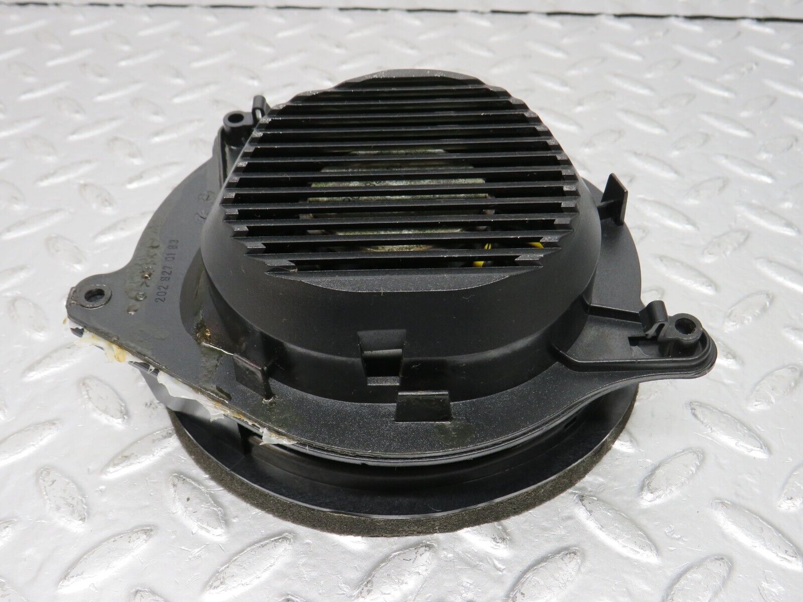 33296 Mercedes-Benz W202 C180 Front Door Loudspeaker Left 2028201902