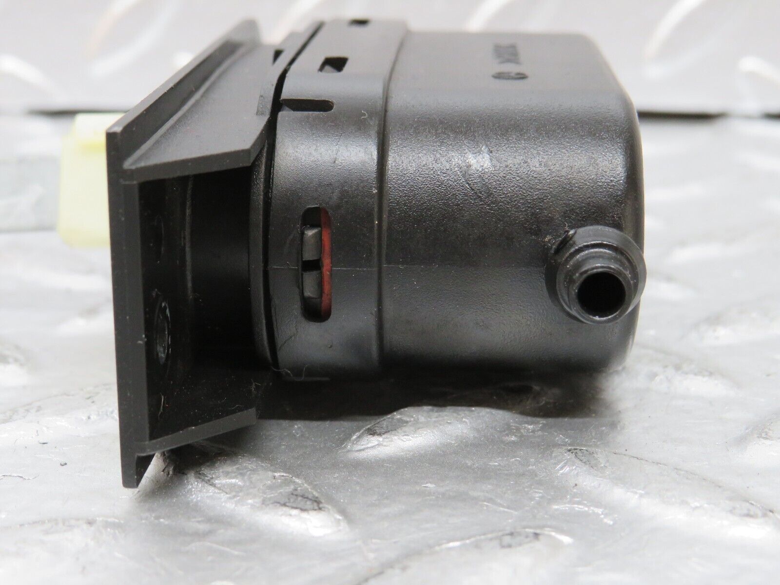 25041 Mercedes-Benz W140 S320 Heater Box Vacuum Actuator 9070437162