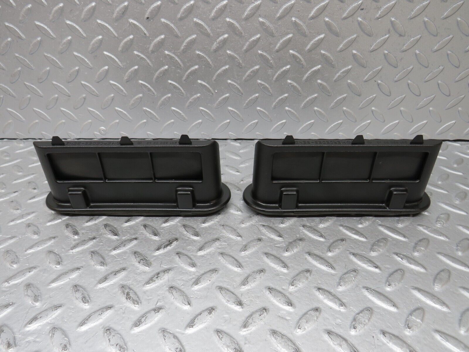 36465 Mercedes-Benz W201 190E 2.0L Trunk Breather Ventilation Valve 2x 2018300242