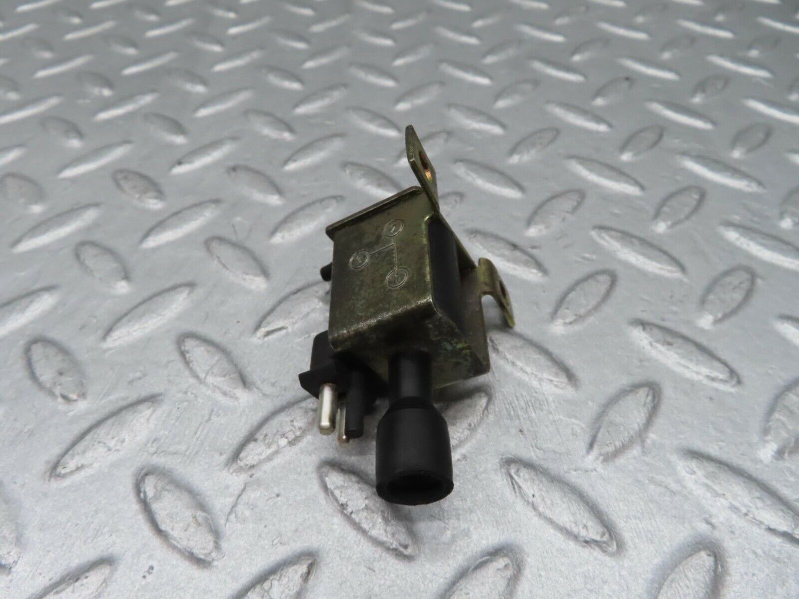 11997 Mercedes-Benz R129 300SL Coupe Vacuum Control Valve Pierburg 0015407097