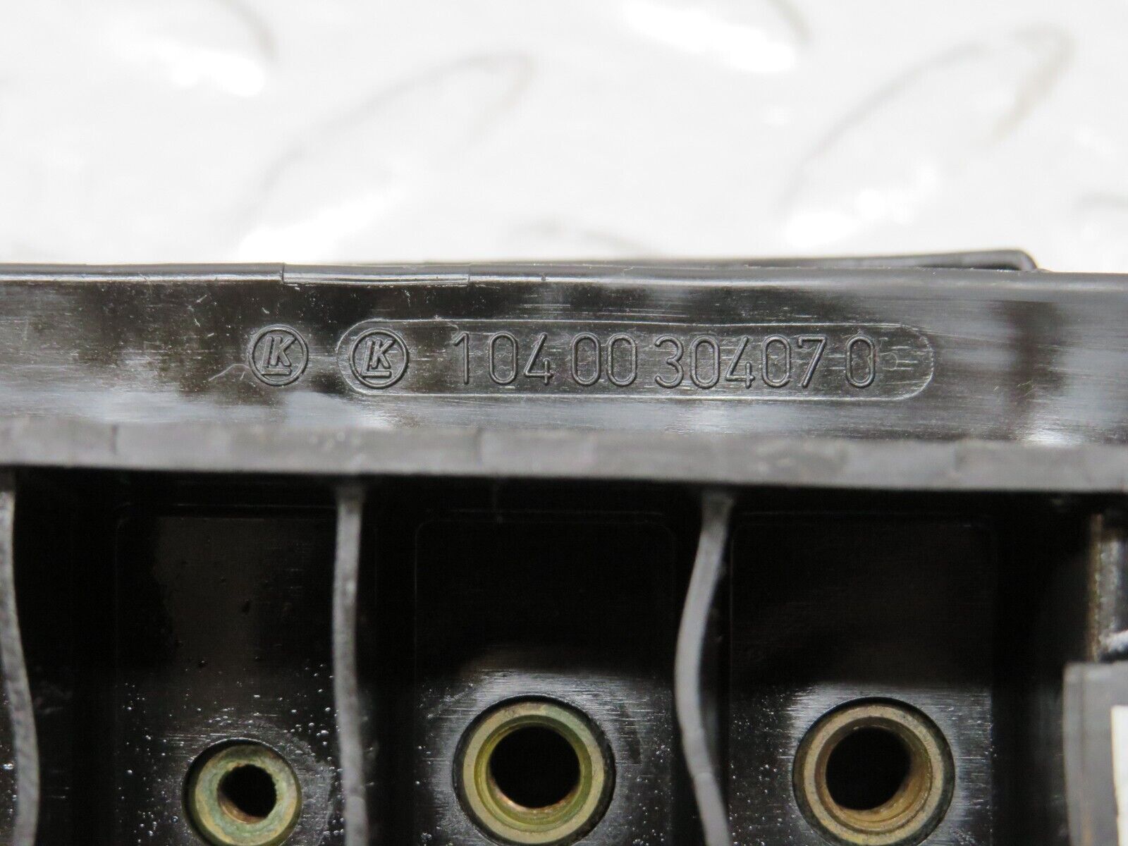 34423 Mercedes-Benz C126 380SEC Cable Wire Distributor Connector 1040030407