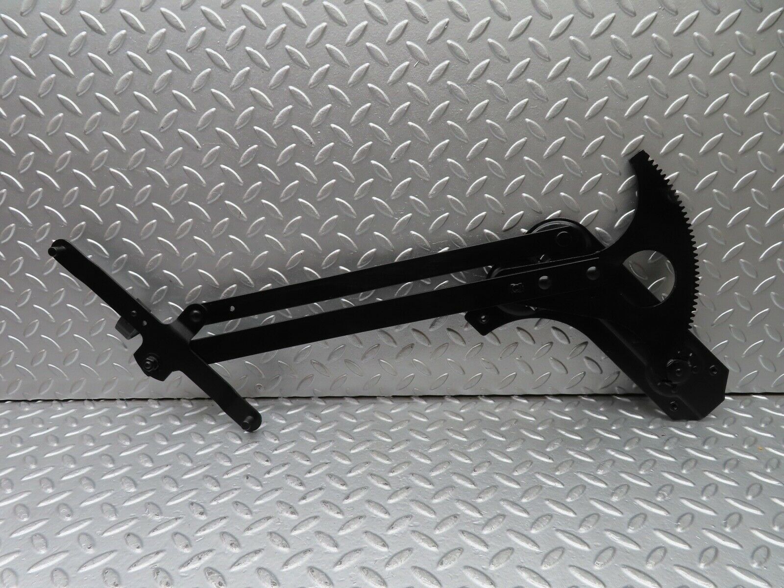 20898 Mercedes-Benz W114 250CE Coupe Front Right Manual Window Regulator