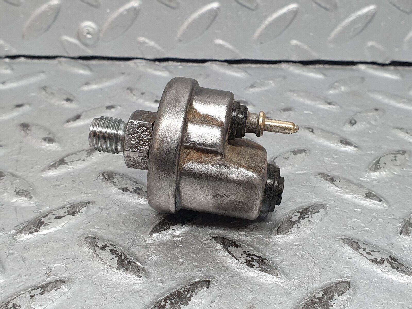 41267 Mercedes-Benz W126 300SE Oil Pressure Sensor