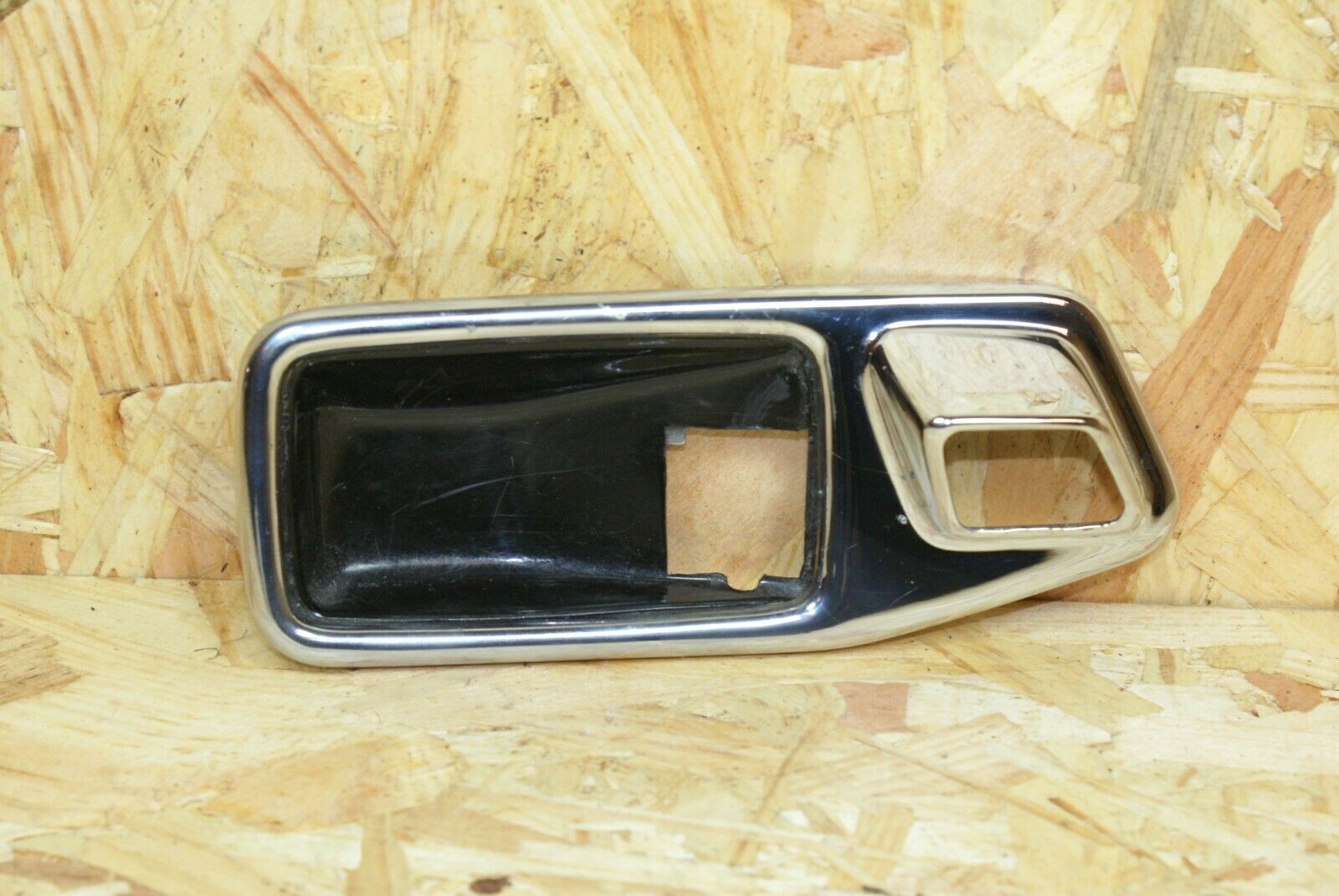 2256 Mercedes-Benz W123 280E Chrome Door Handle Surround Rear Right 1167660211