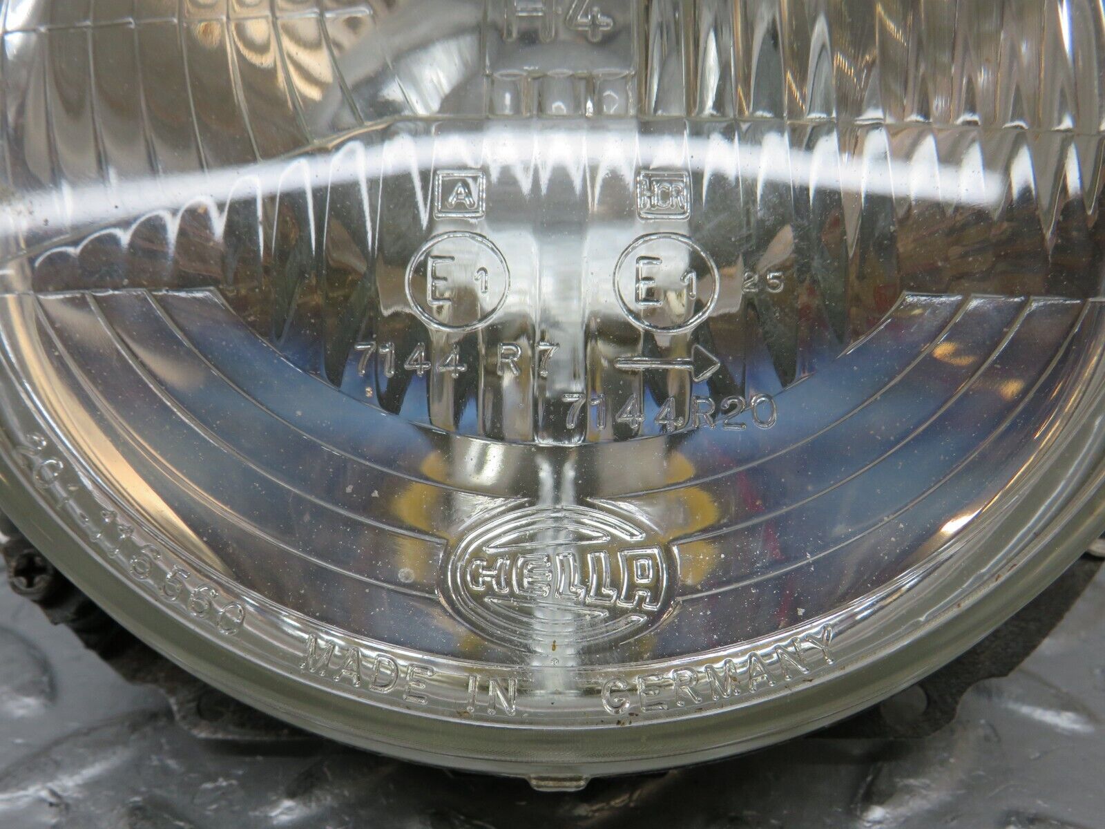 30020 Porsche 924 Headlight Hella 201116560