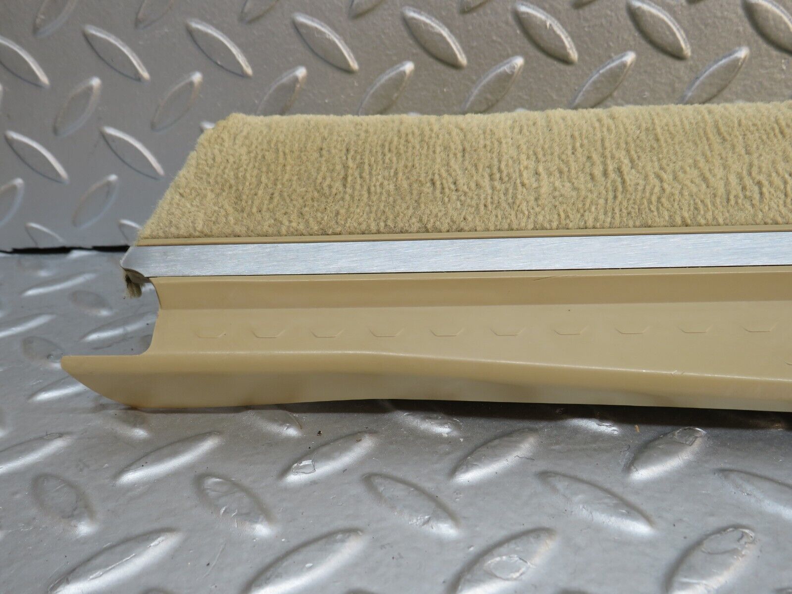 38284 Mercedes-Benz R129 280SL Coupe Right Door Sill Cover Beige 1296800235