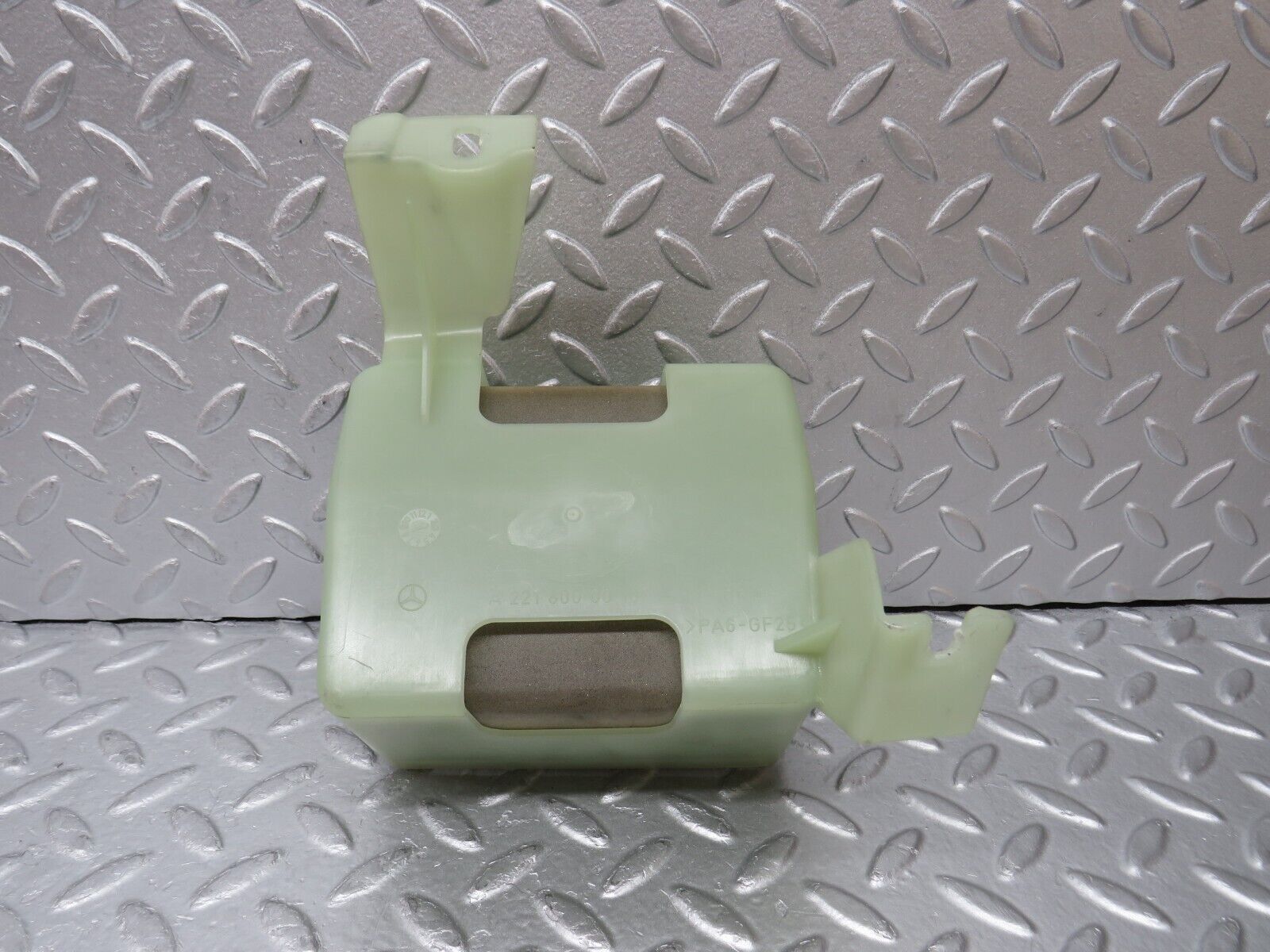 35221 Mercedes-Benz W221 Central Locking Pump 2218000248 2218000035 2218000018