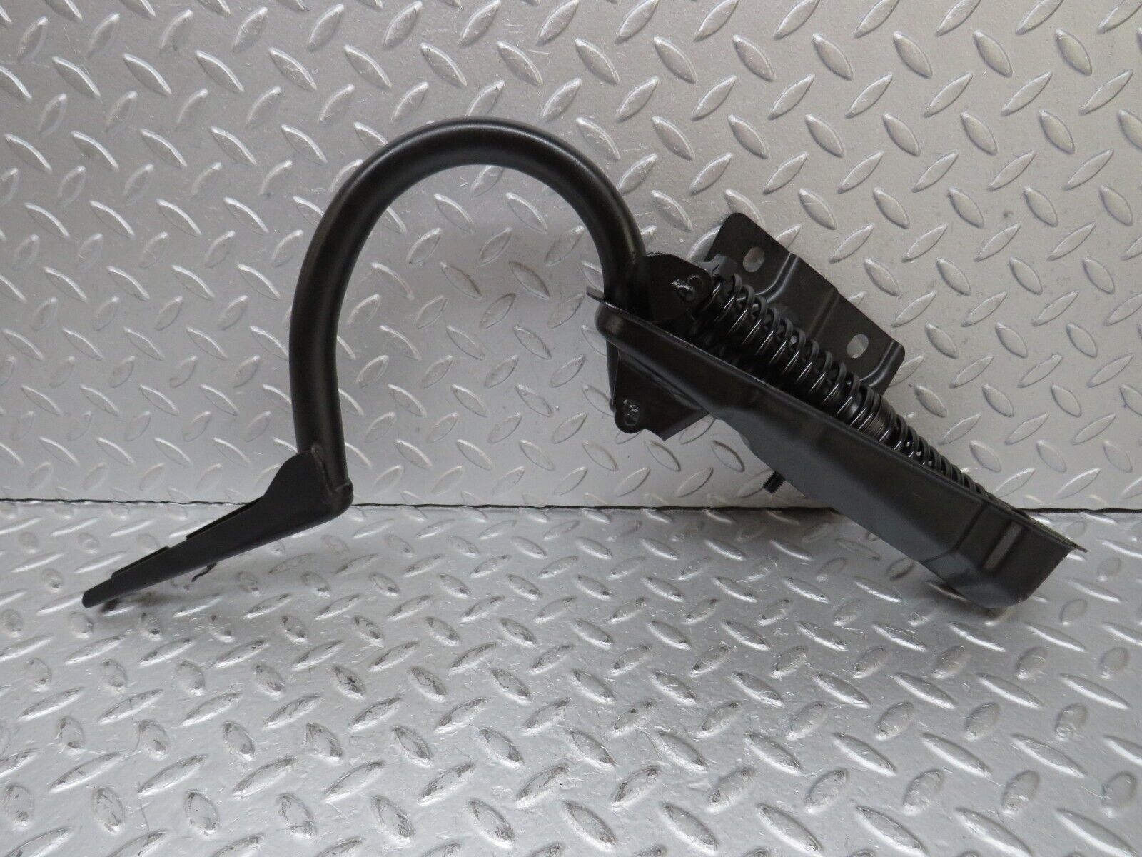 36369 Mercedes-Benz W126 420SE Trunk Lid Hinge Right Side