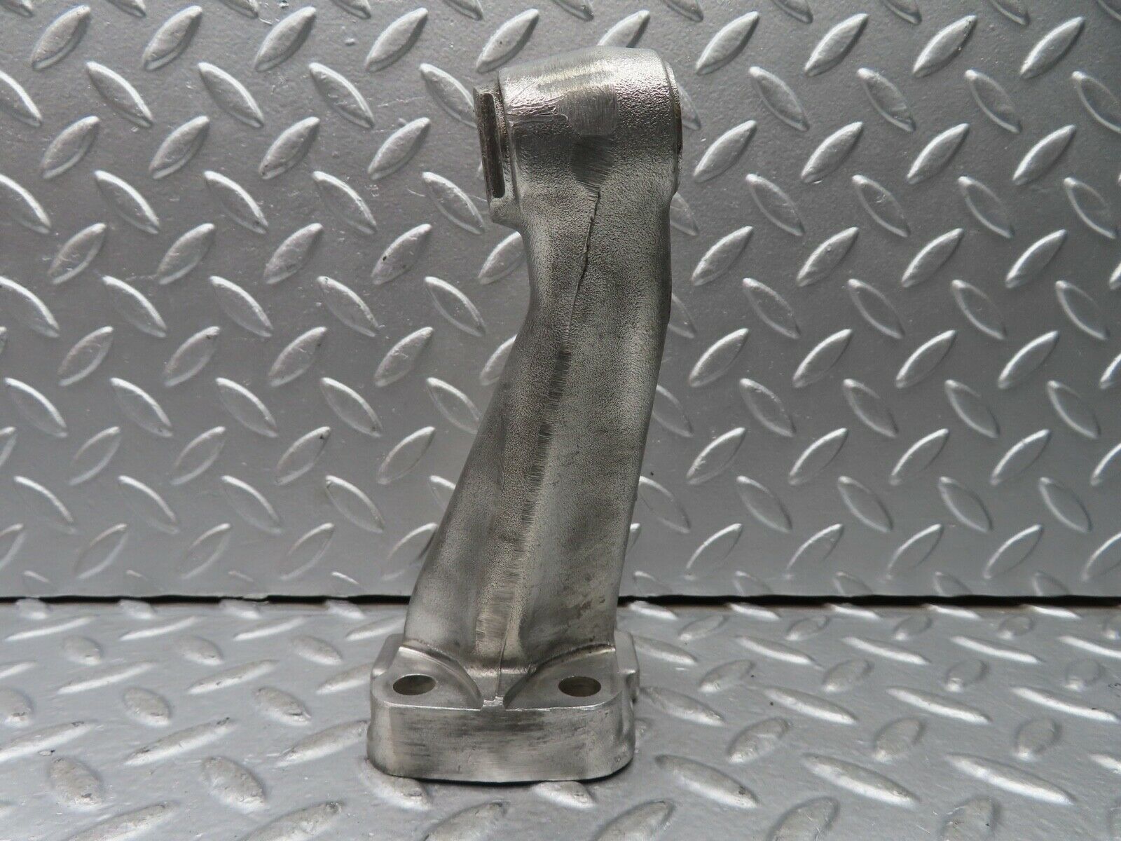 20921 Mercedes-Benz W114 250CE Coupe Engine Mount Bracket Left Side 1802233804