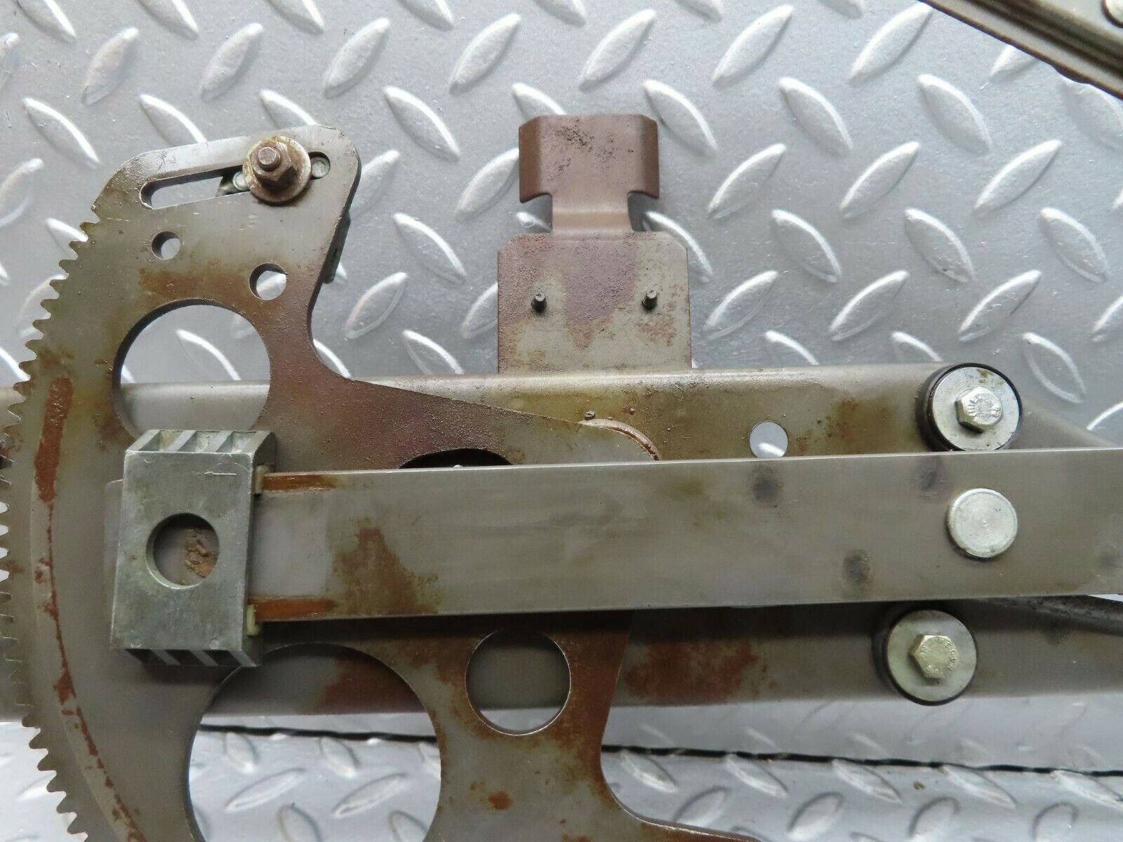 16638 Mercedes-Benz C107 380SLC Front Right Power Window Regulator 1077200846