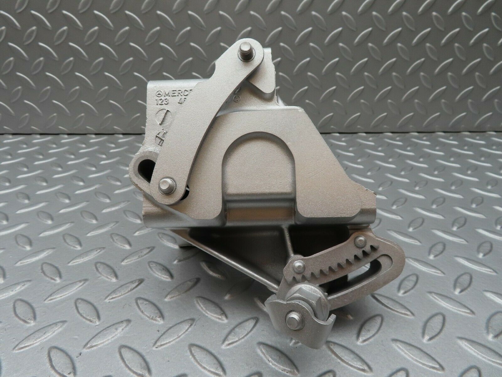 3892 Mercedes-Benz S123 200T Wagon Power Steering Pump Bracket 1234660241