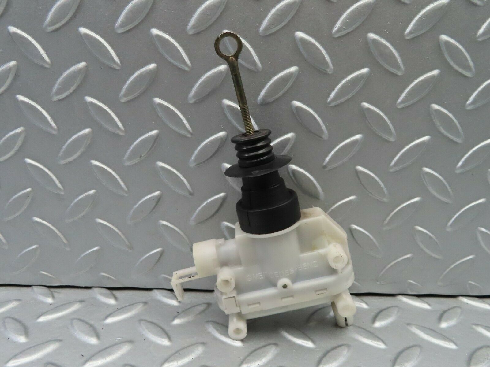 6577 Mercedes-Benz S124 E220 Wagon Door Lock Vacuum Actuator Front Right