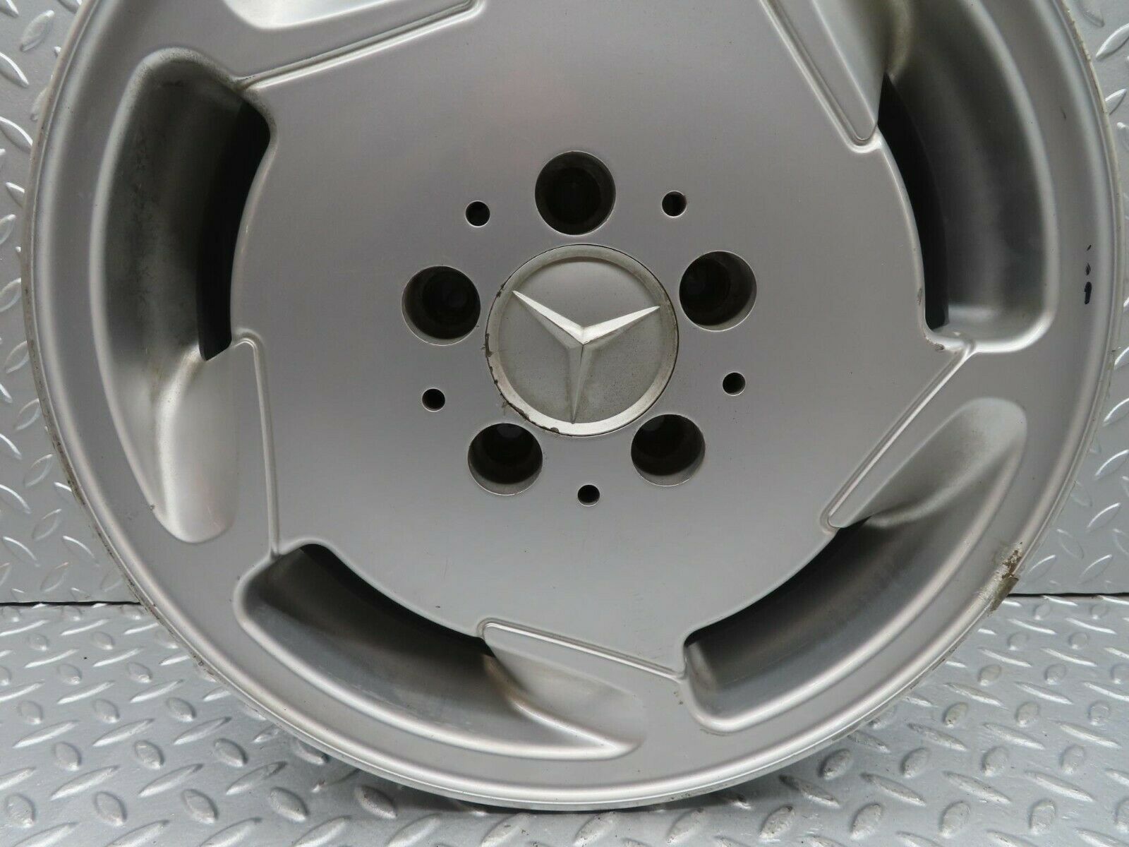 12108 Mercedes-Benz Alloy Wheel 7Jx15H2 ET37 2024010602